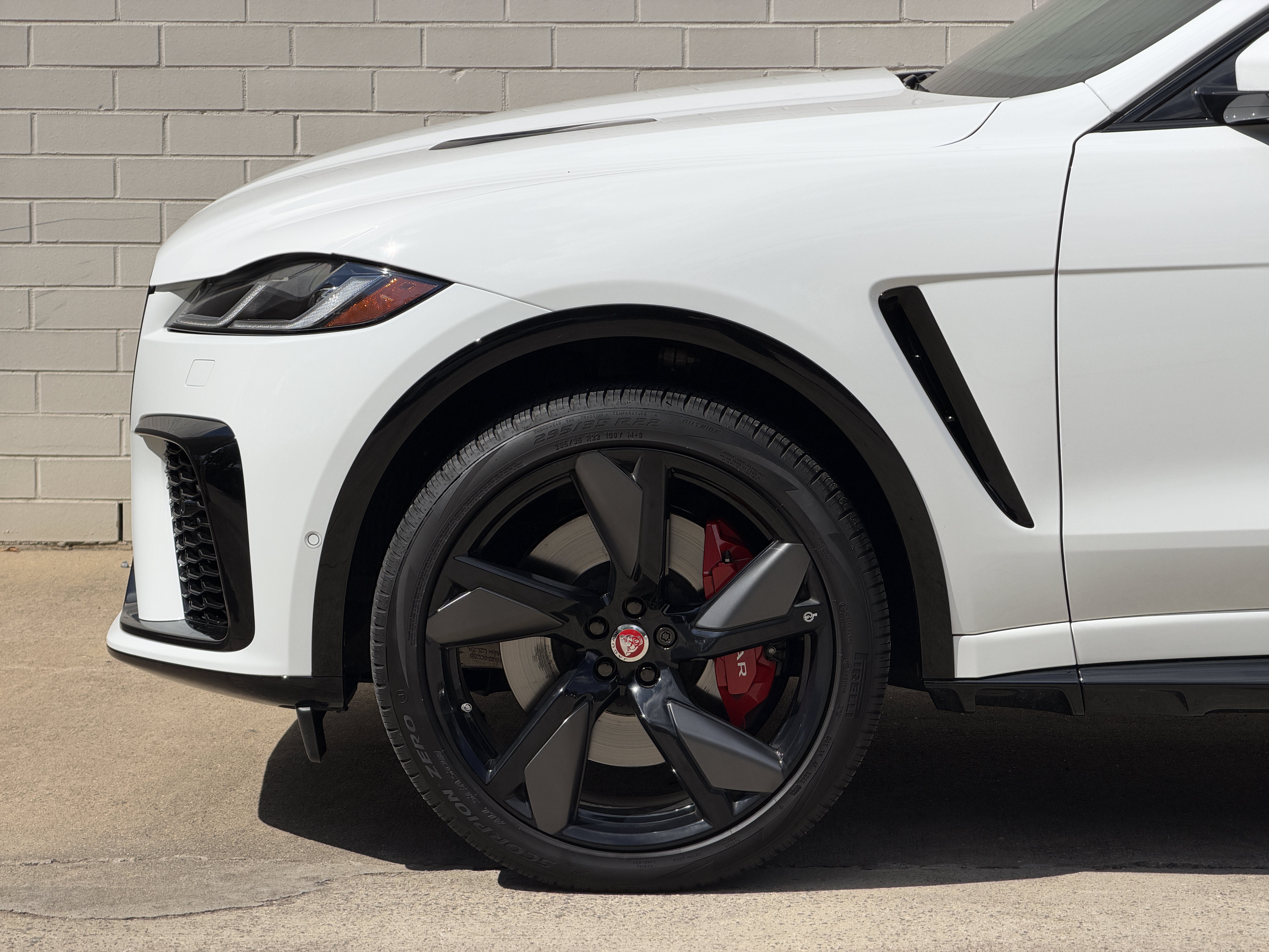 Used 2022 Fuji White Jaguar SVR image 9