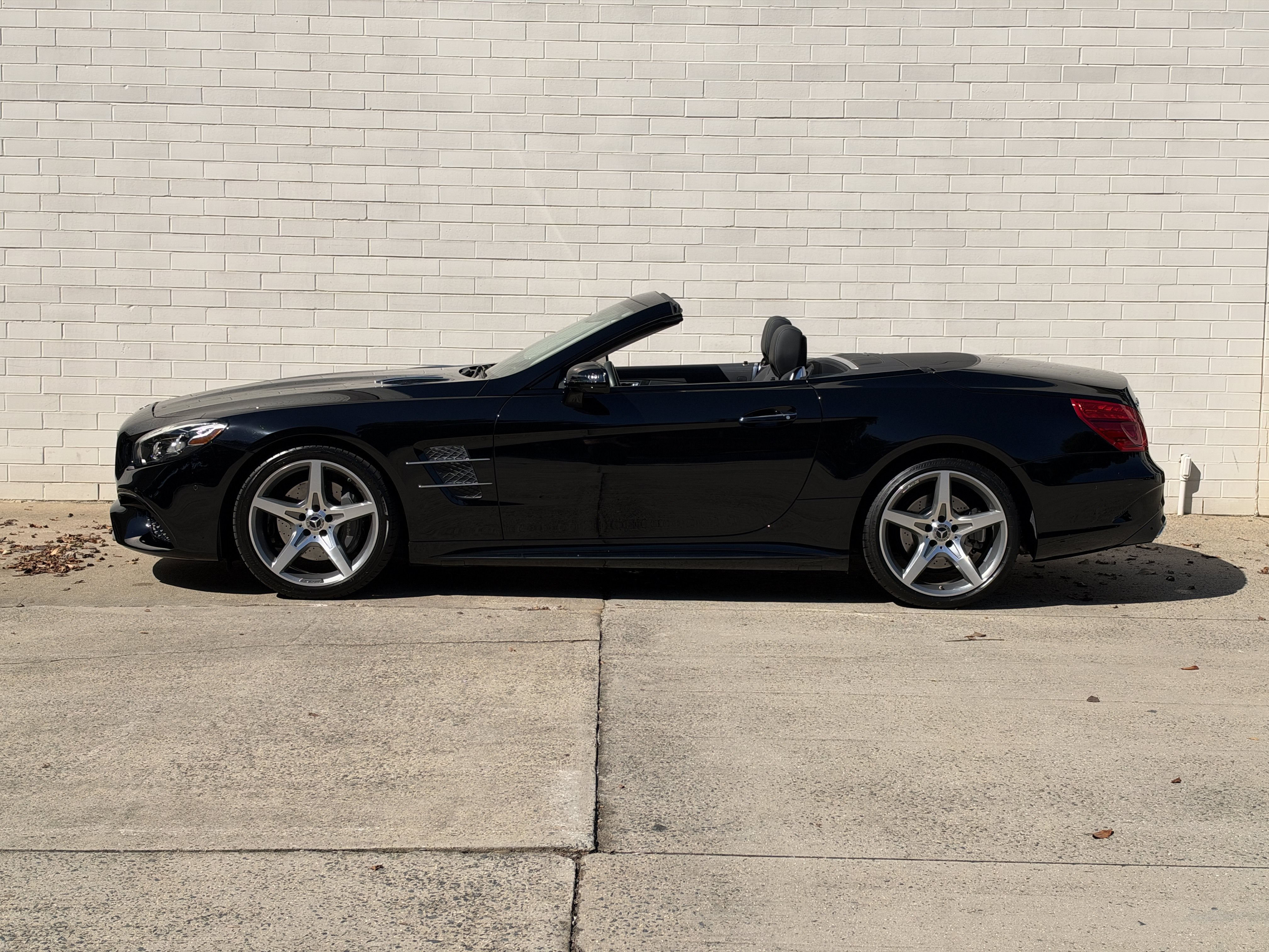Used 2017 Black Mercedes-Benz 550 image 7