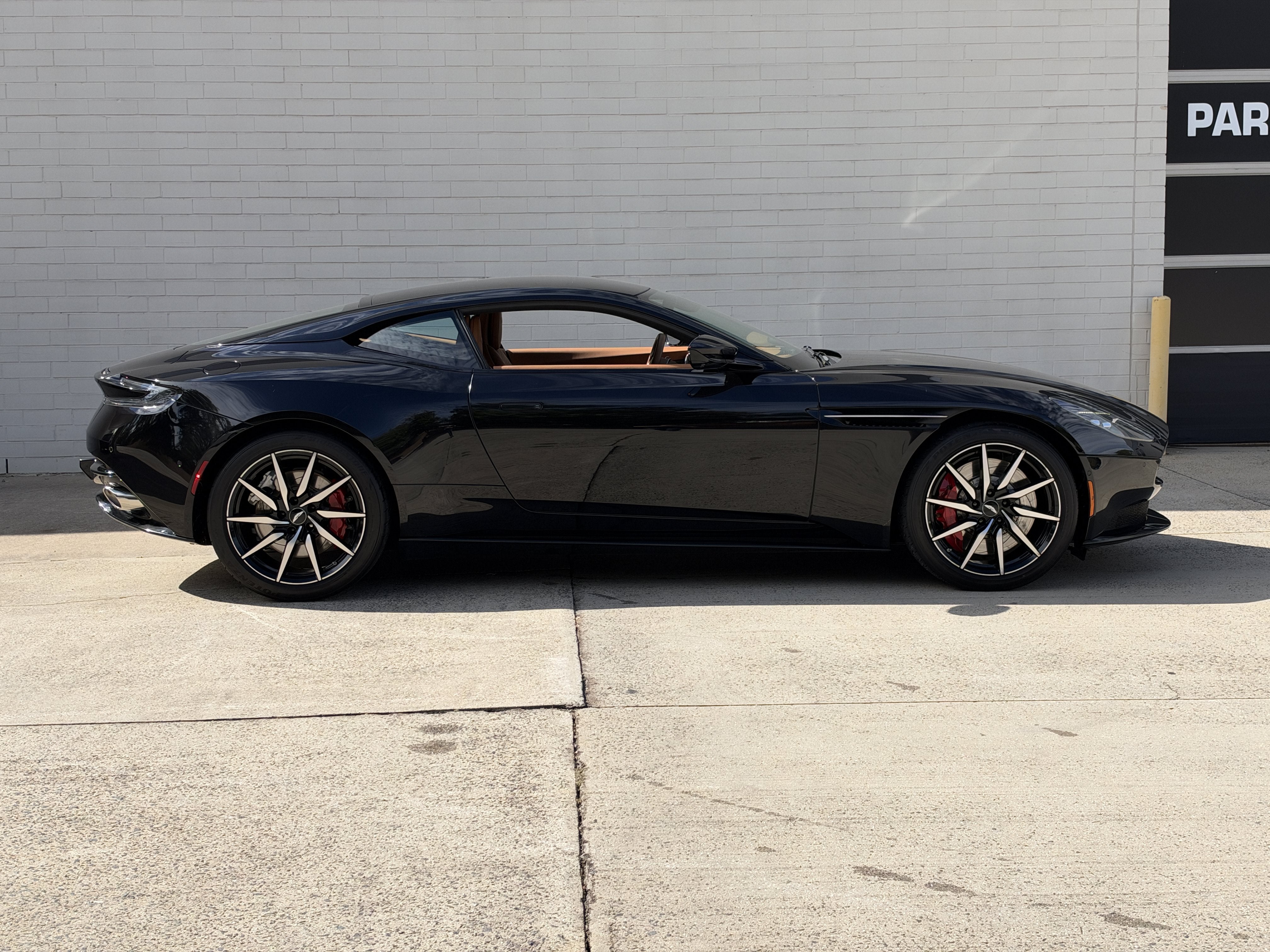 Used 2023 Black Aston Martin V8 image 13