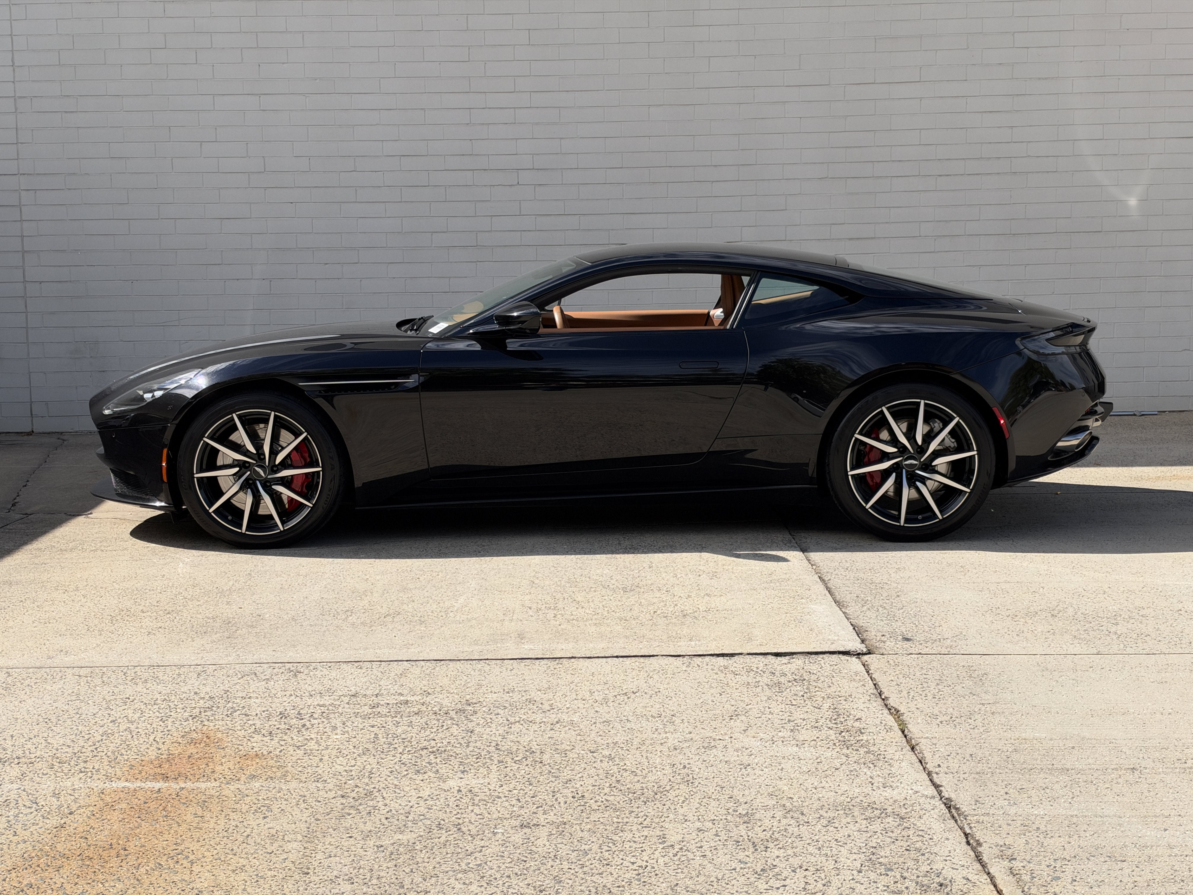 Used 2023 Black Aston Martin V8 image 16