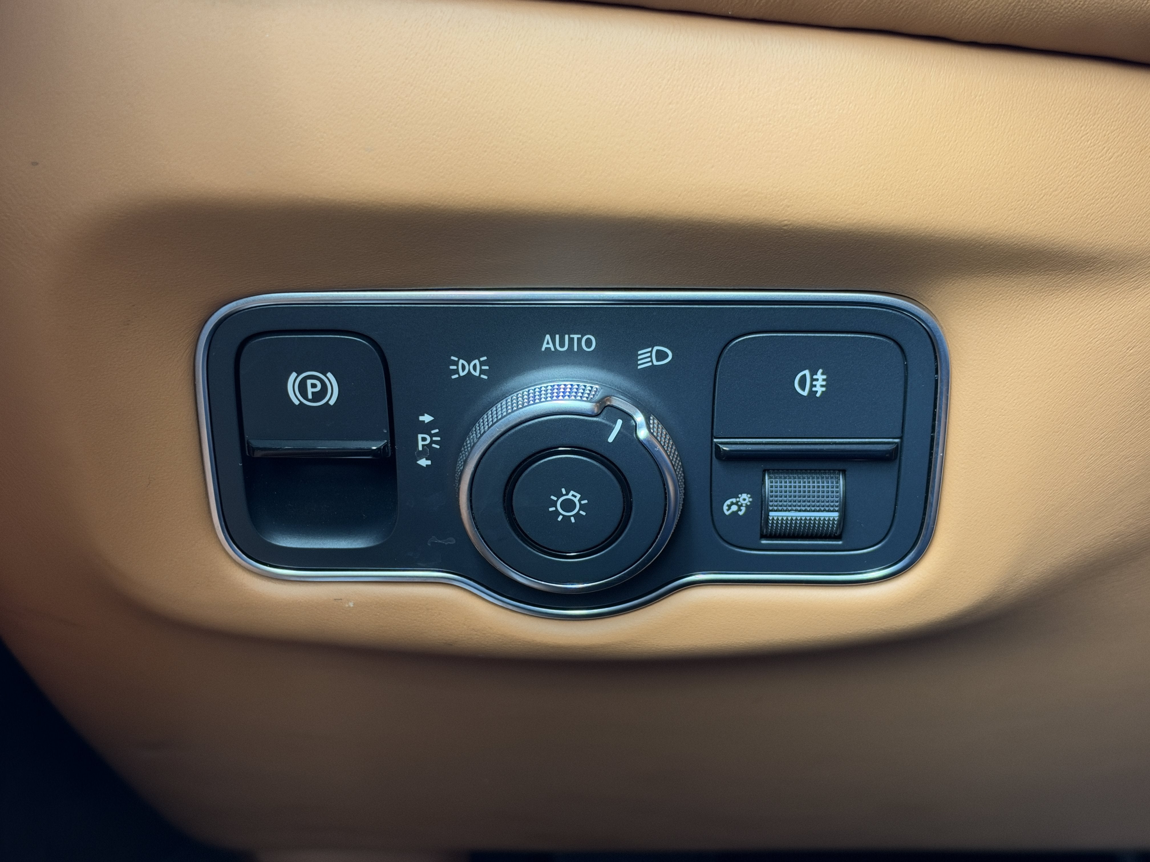 Used 2023 Black Aston Martin V8 image 20
