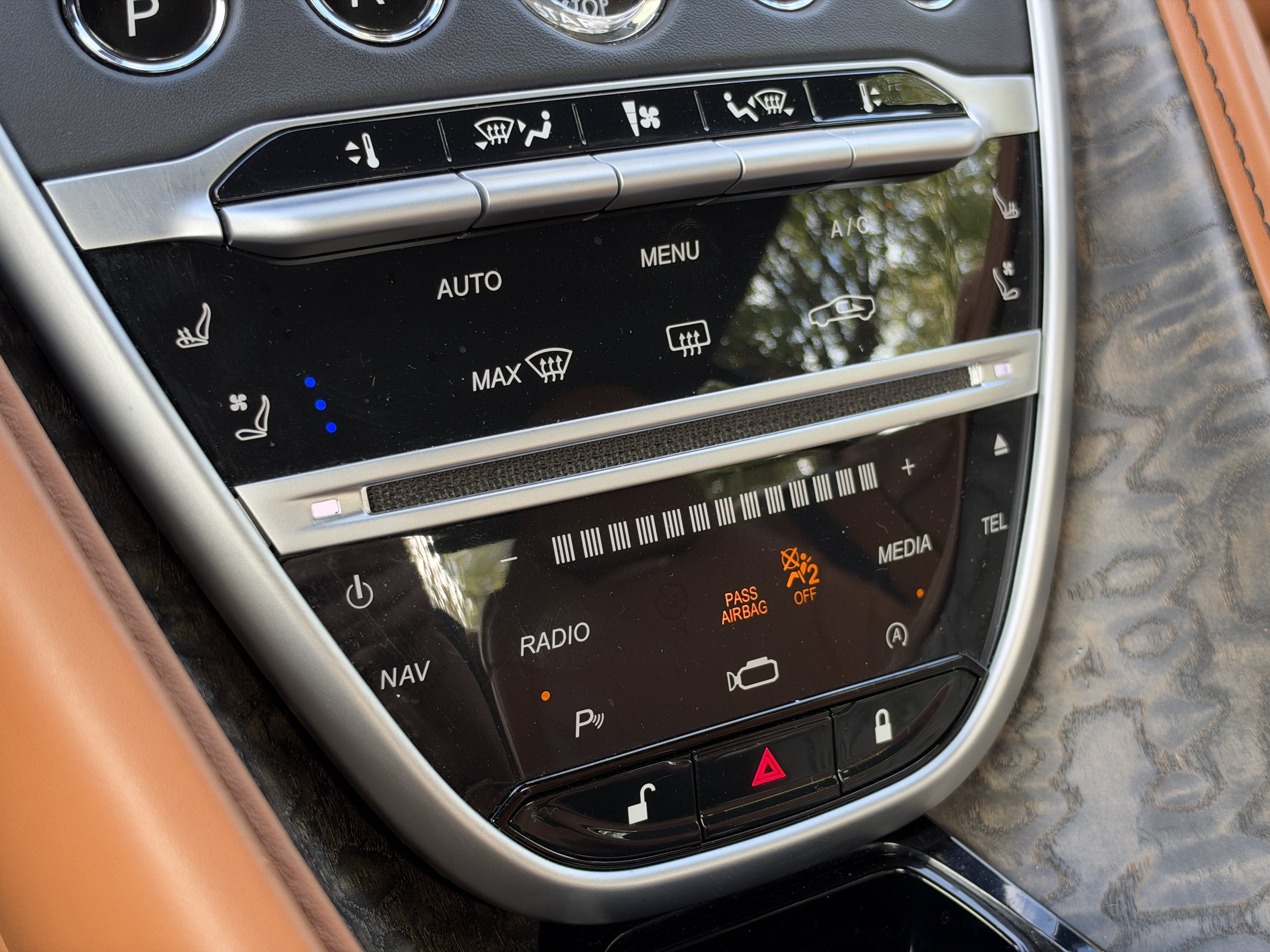 Used 2023 Black Aston Martin V8 image 26