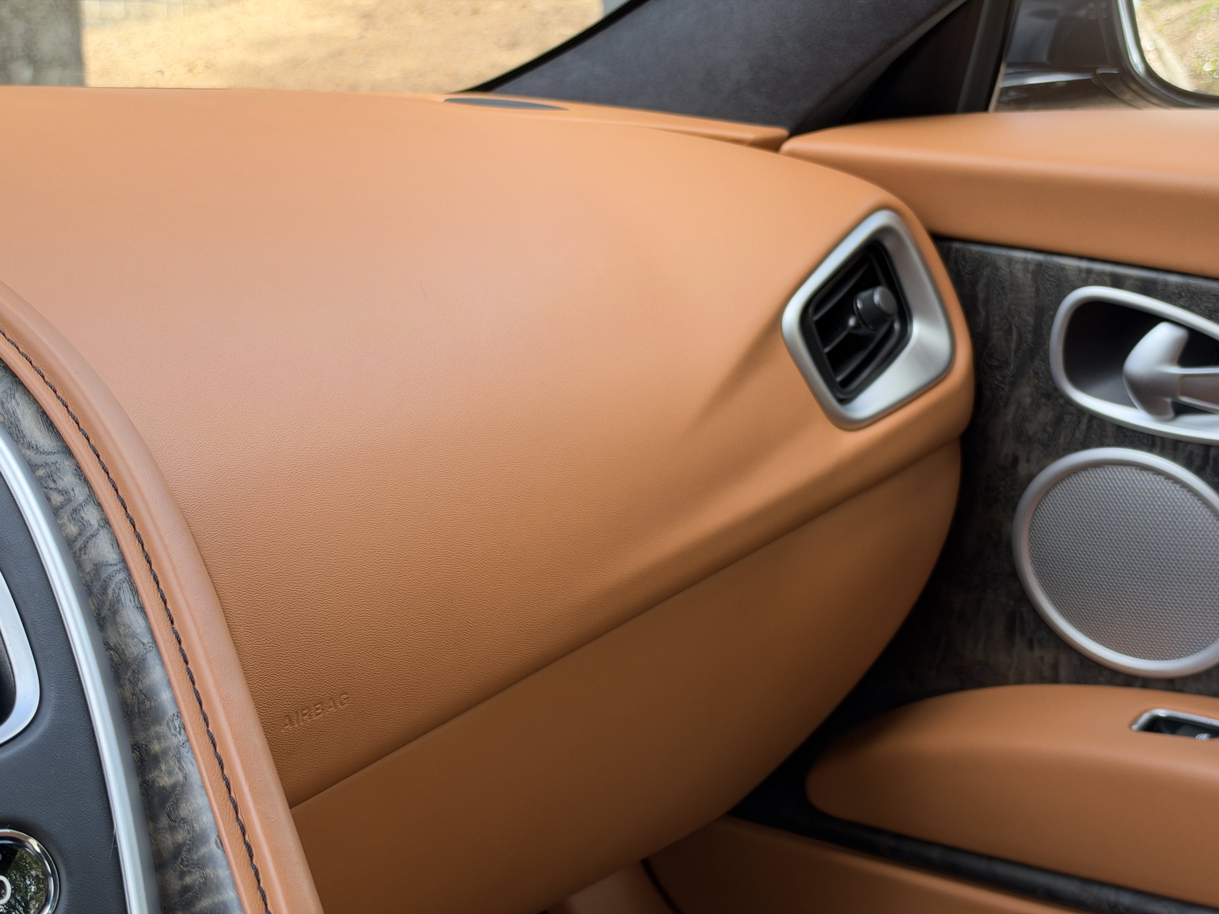 Used 2023 Black Aston Martin V8 image 30