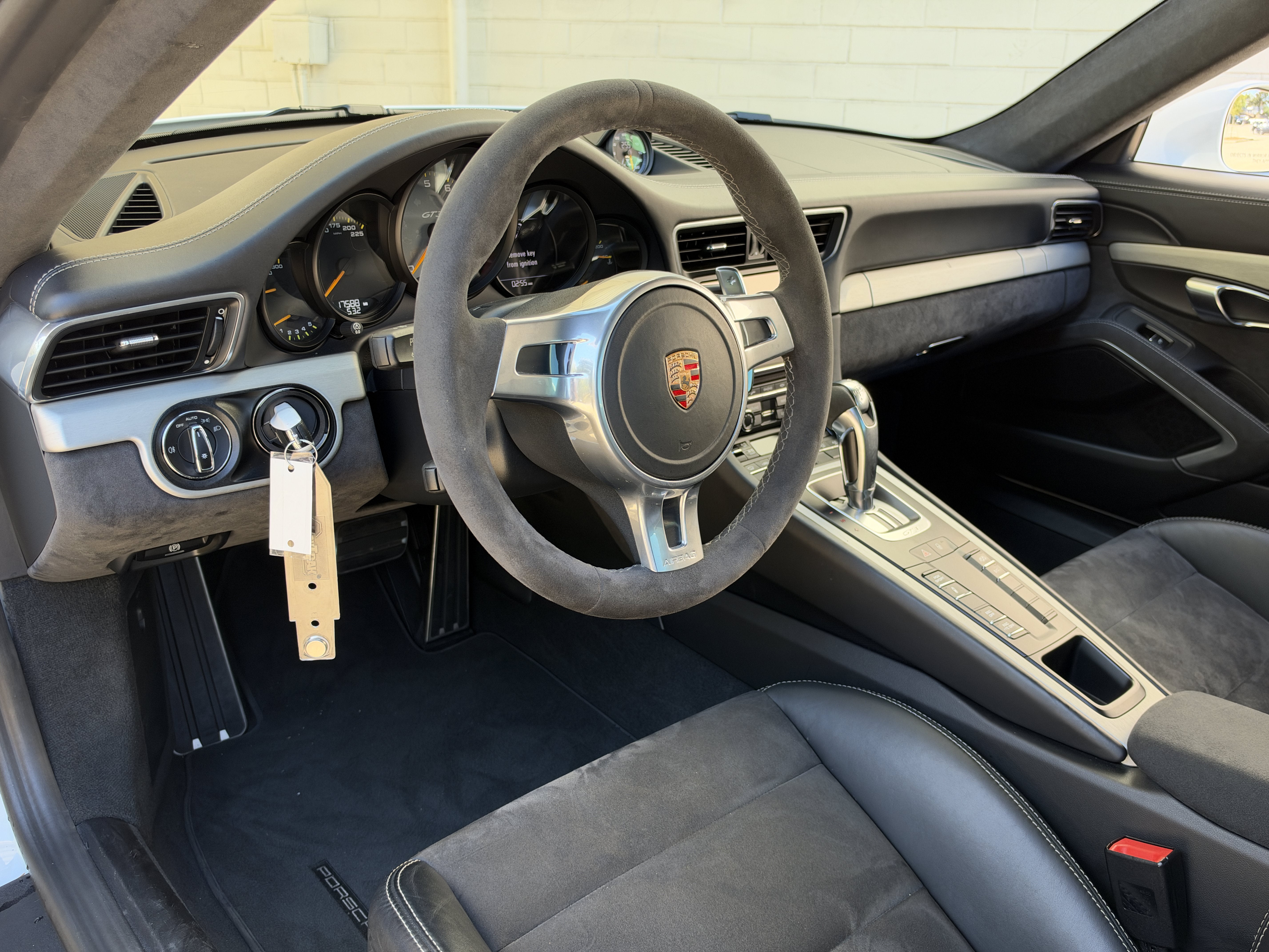 Used 2015 White Porsche GT3 image 13
