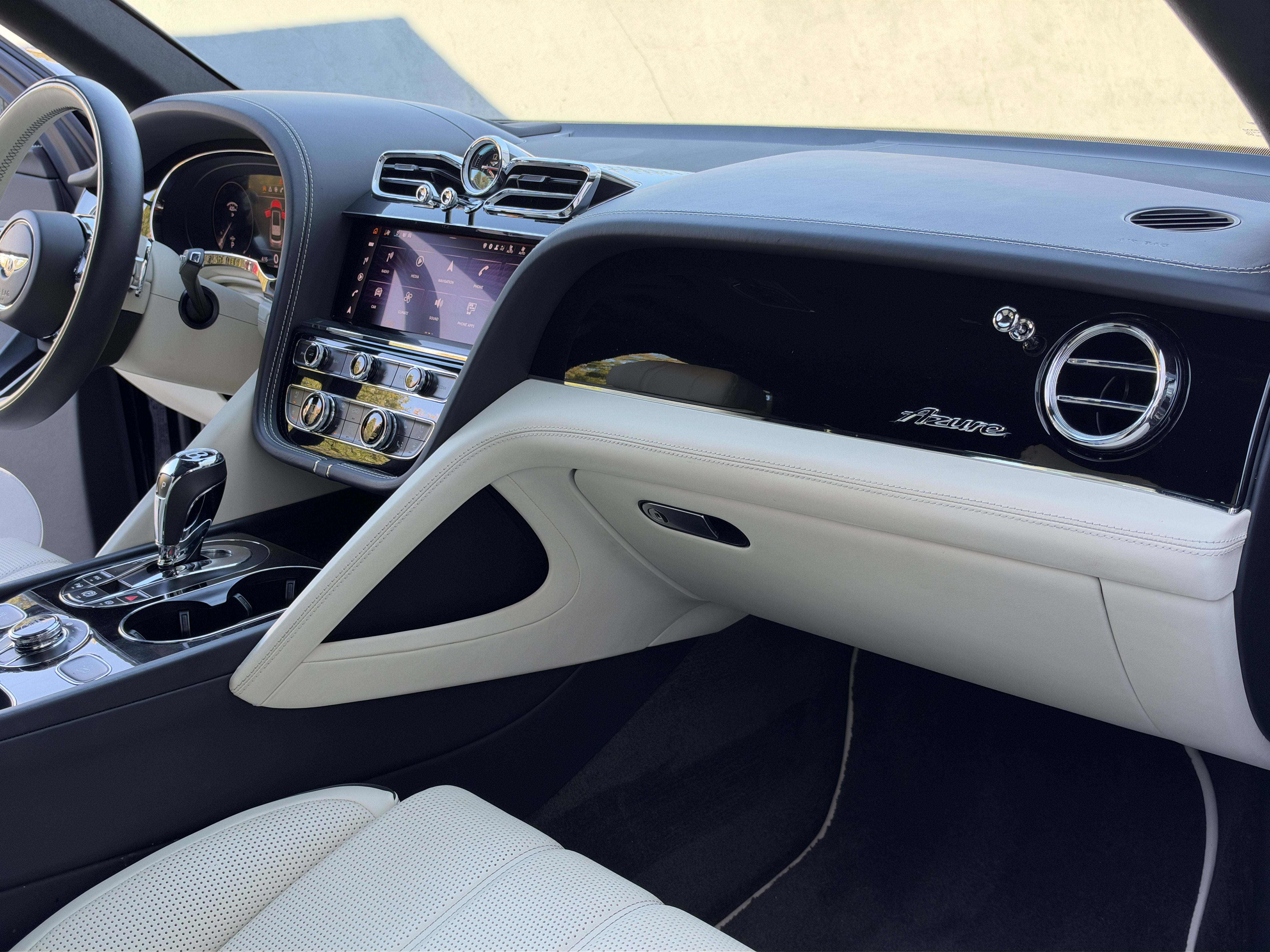 Used 2023 Beluga Bentley Azure image 2