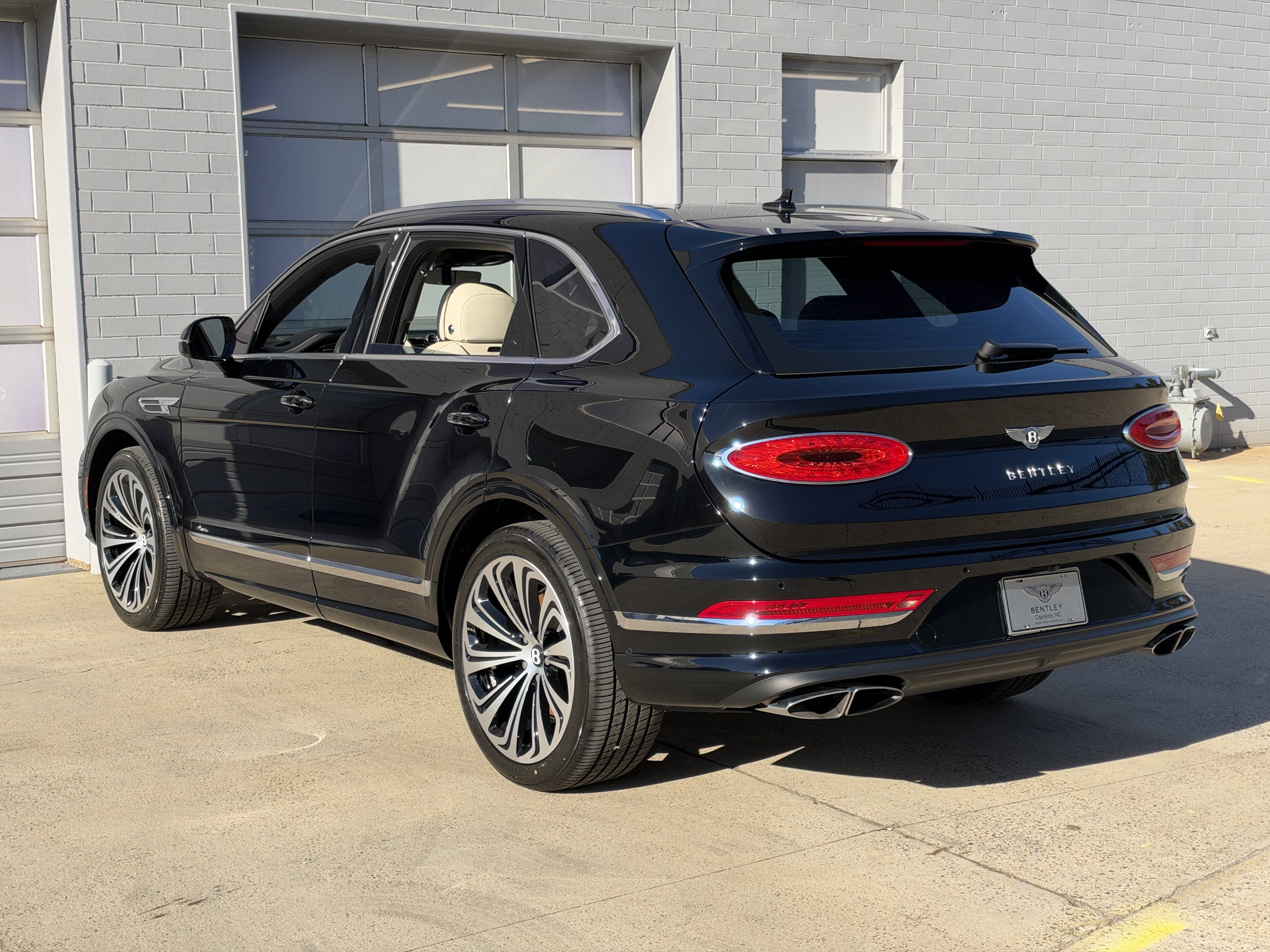 Used 2023 Beluga Bentley Azure image 3