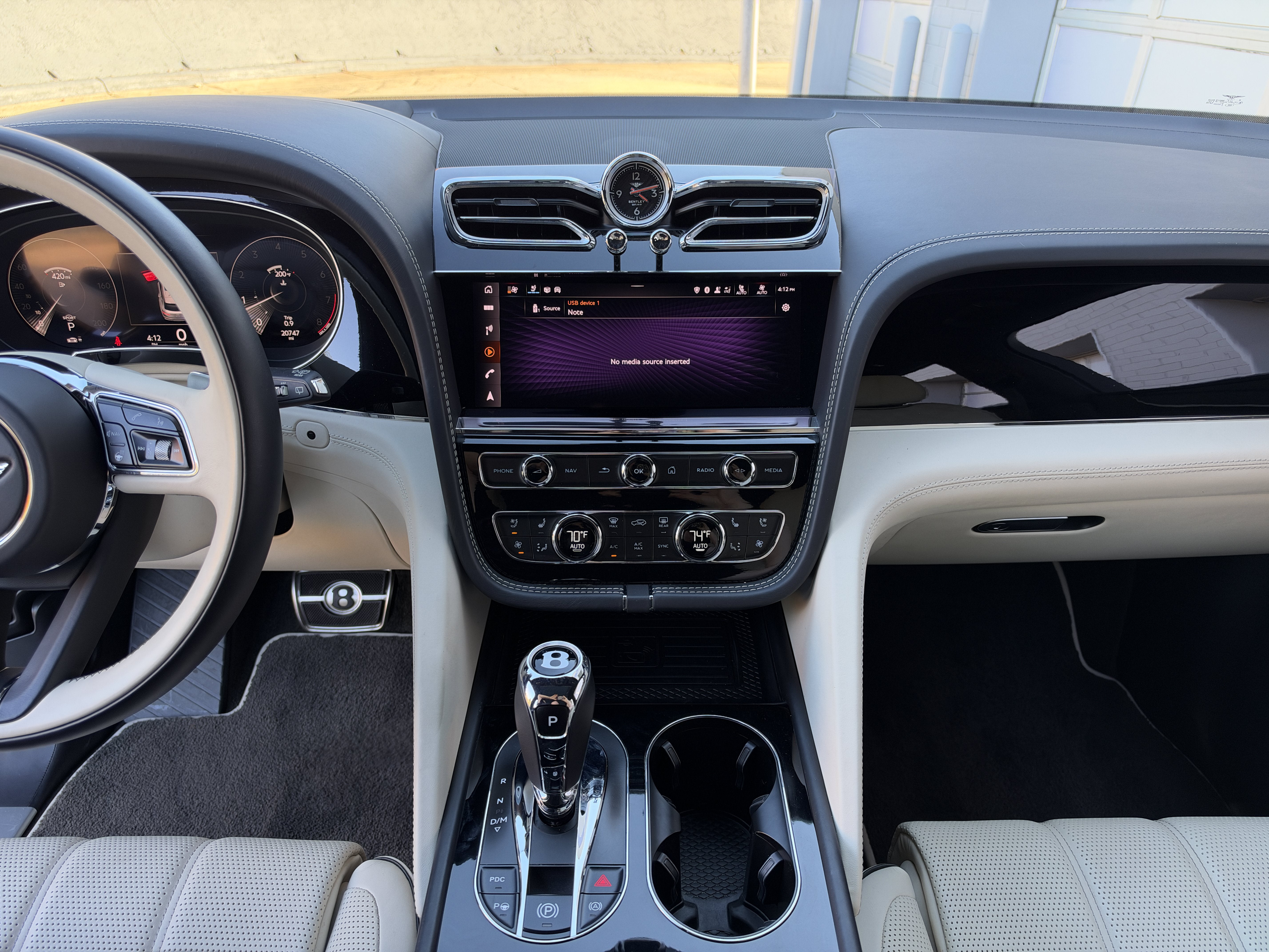 Used 2023 Beluga Bentley Azure image 4
