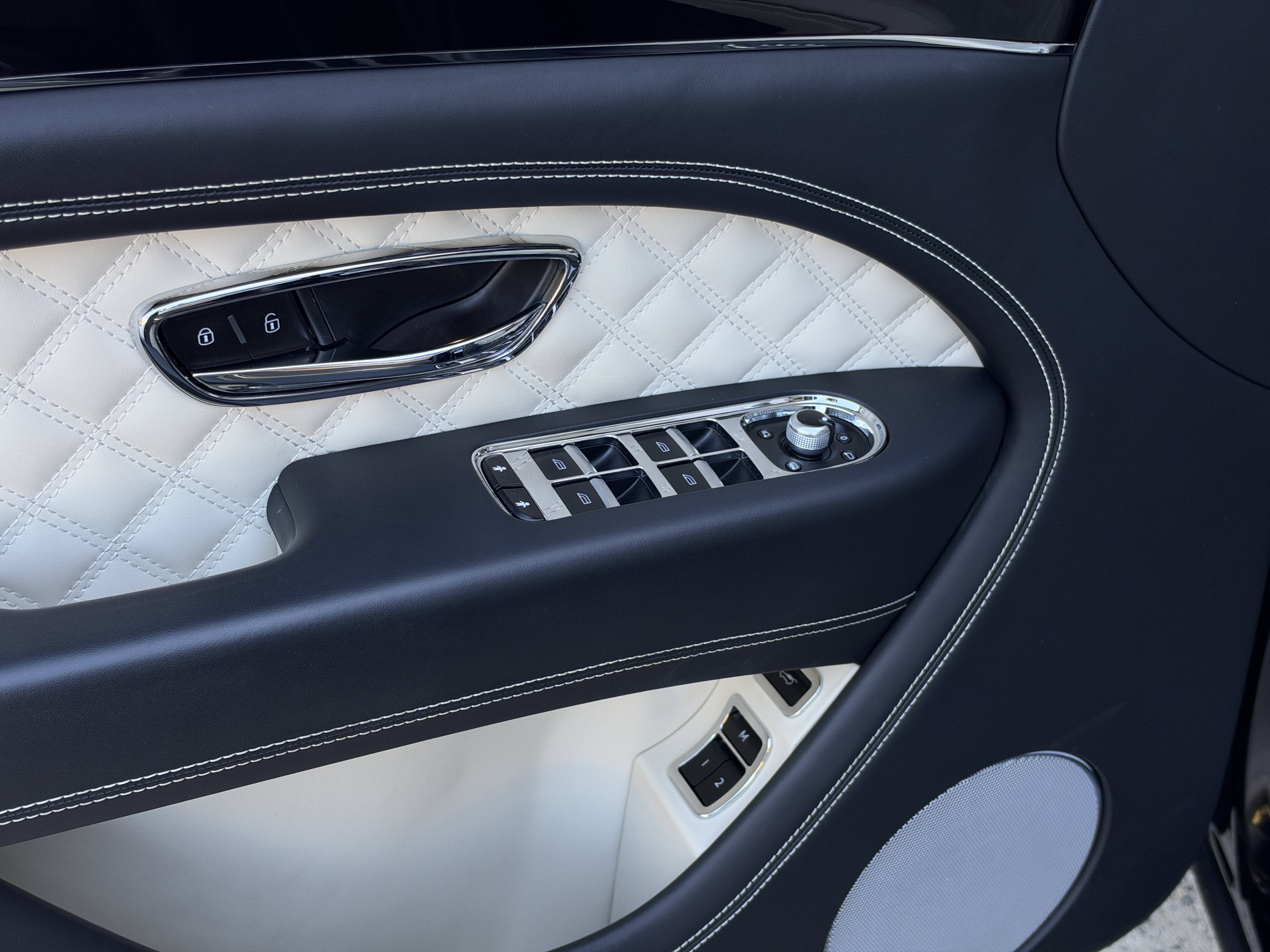 Used 2023 Beluga Bentley Azure image 14