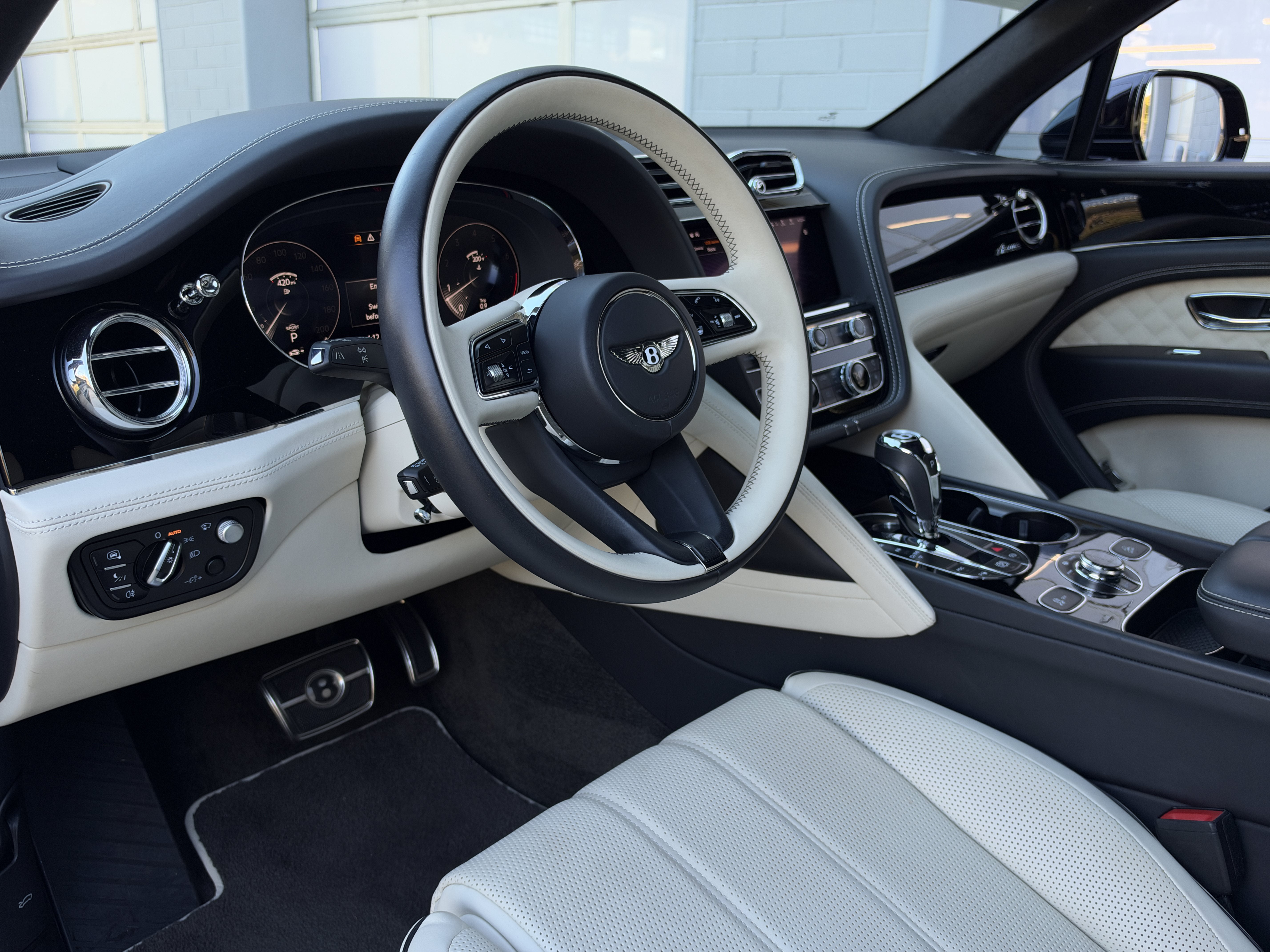 Used 2023 Beluga Bentley Azure image 15