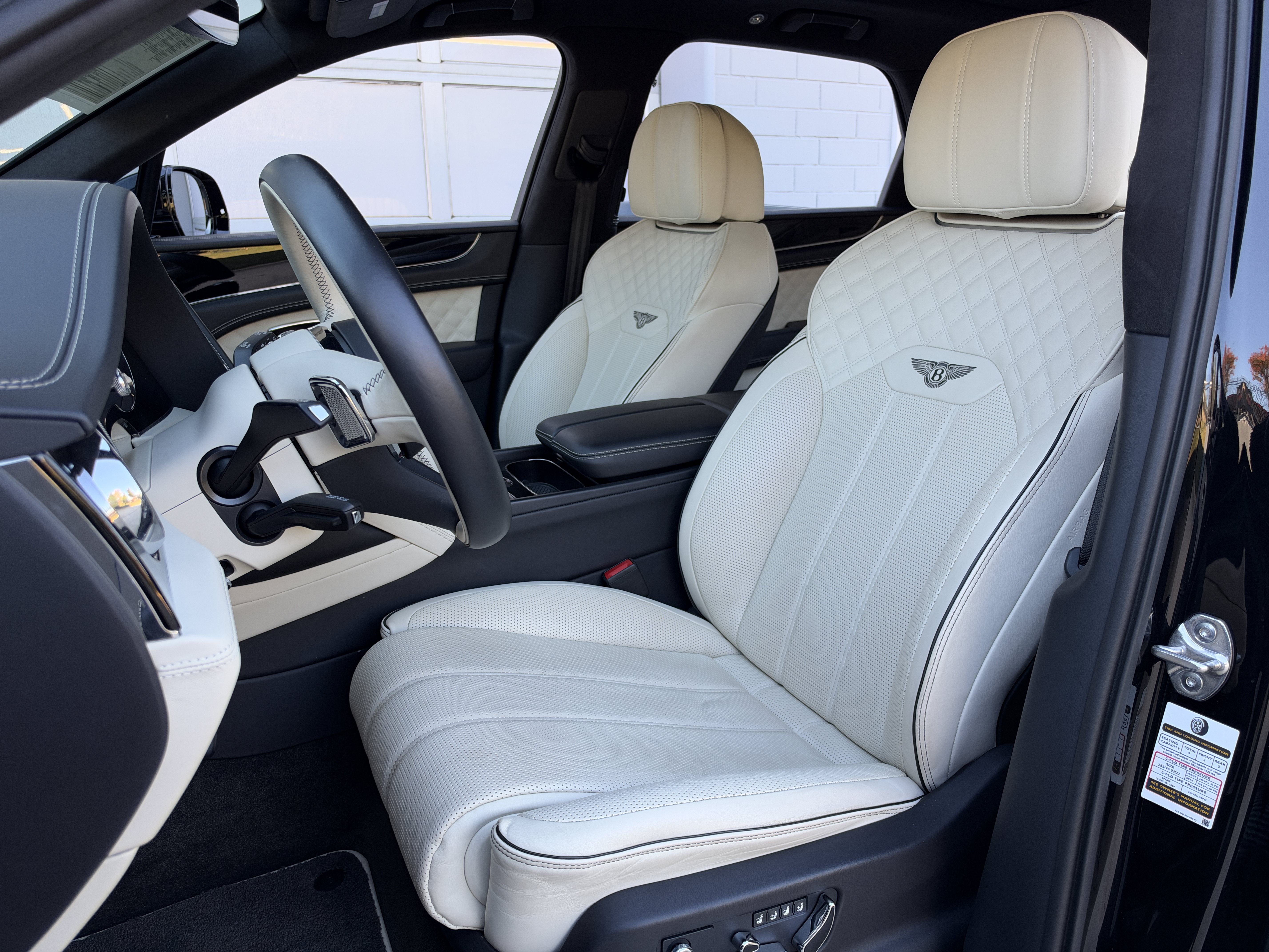 Used 2023 Beluga Bentley Azure image 16