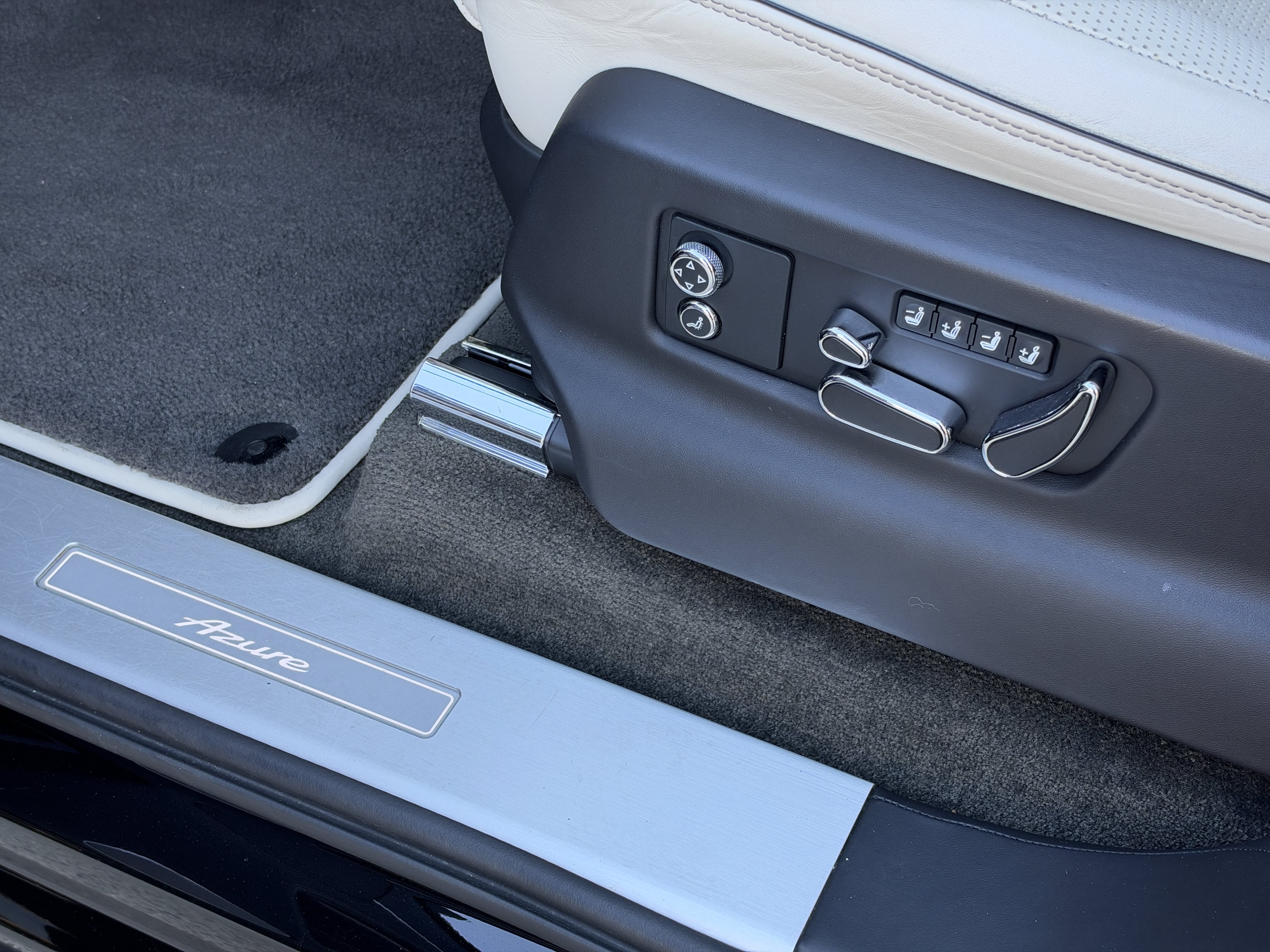 Used 2023 Beluga Bentley Azure image 17