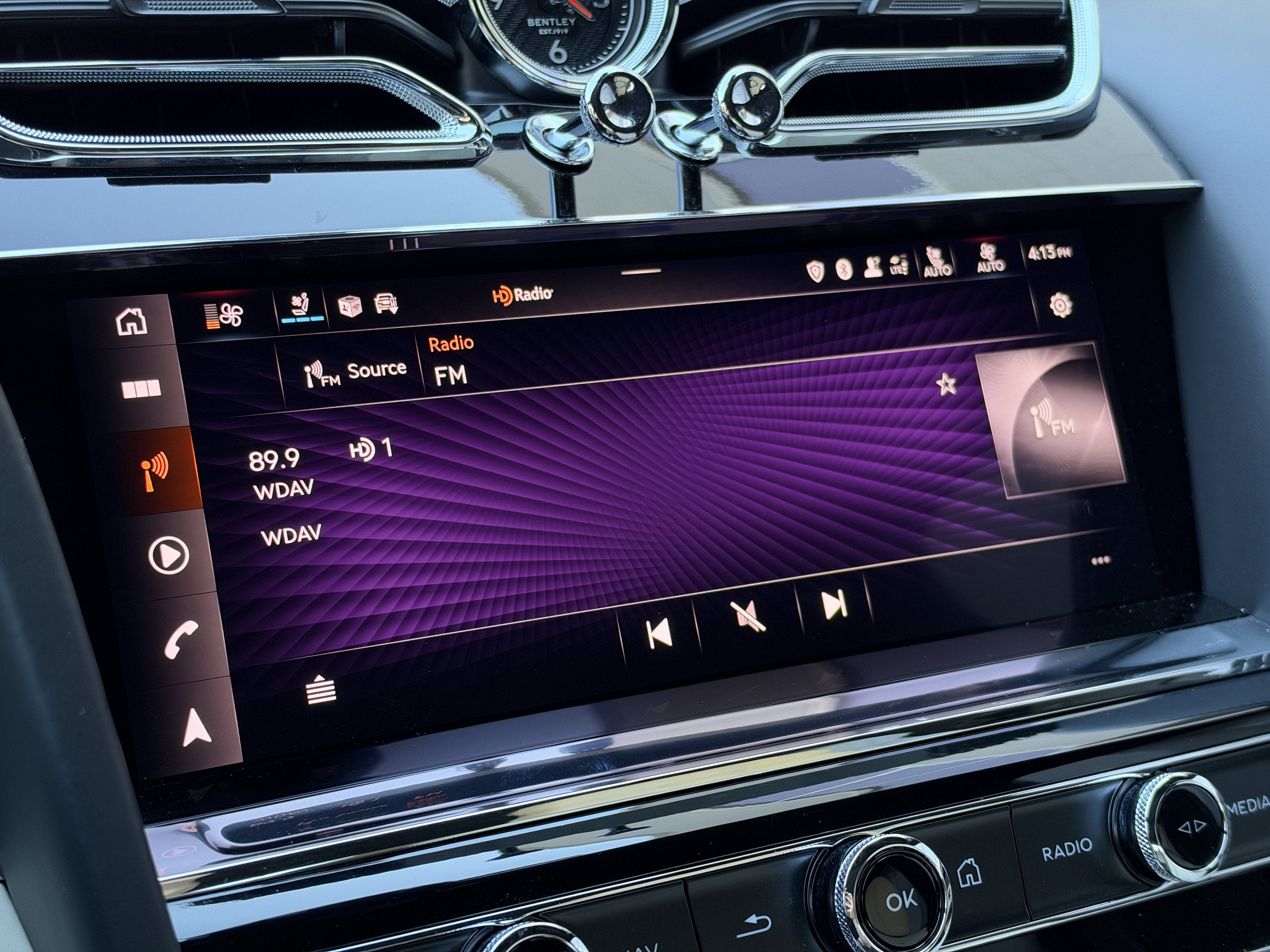 Used 2023 Beluga Bentley Azure image 21