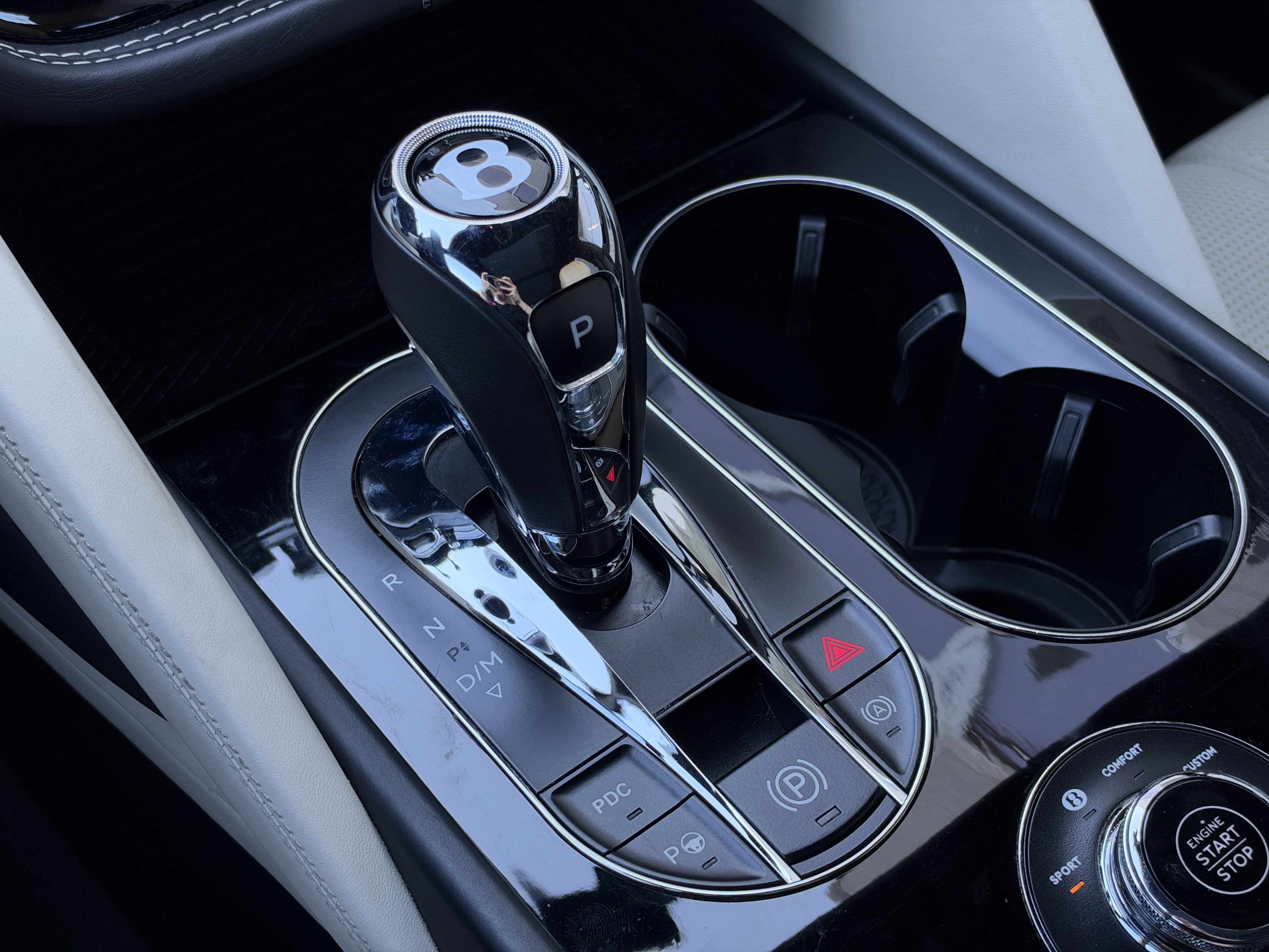 Used 2023 Beluga Bentley Azure image 26