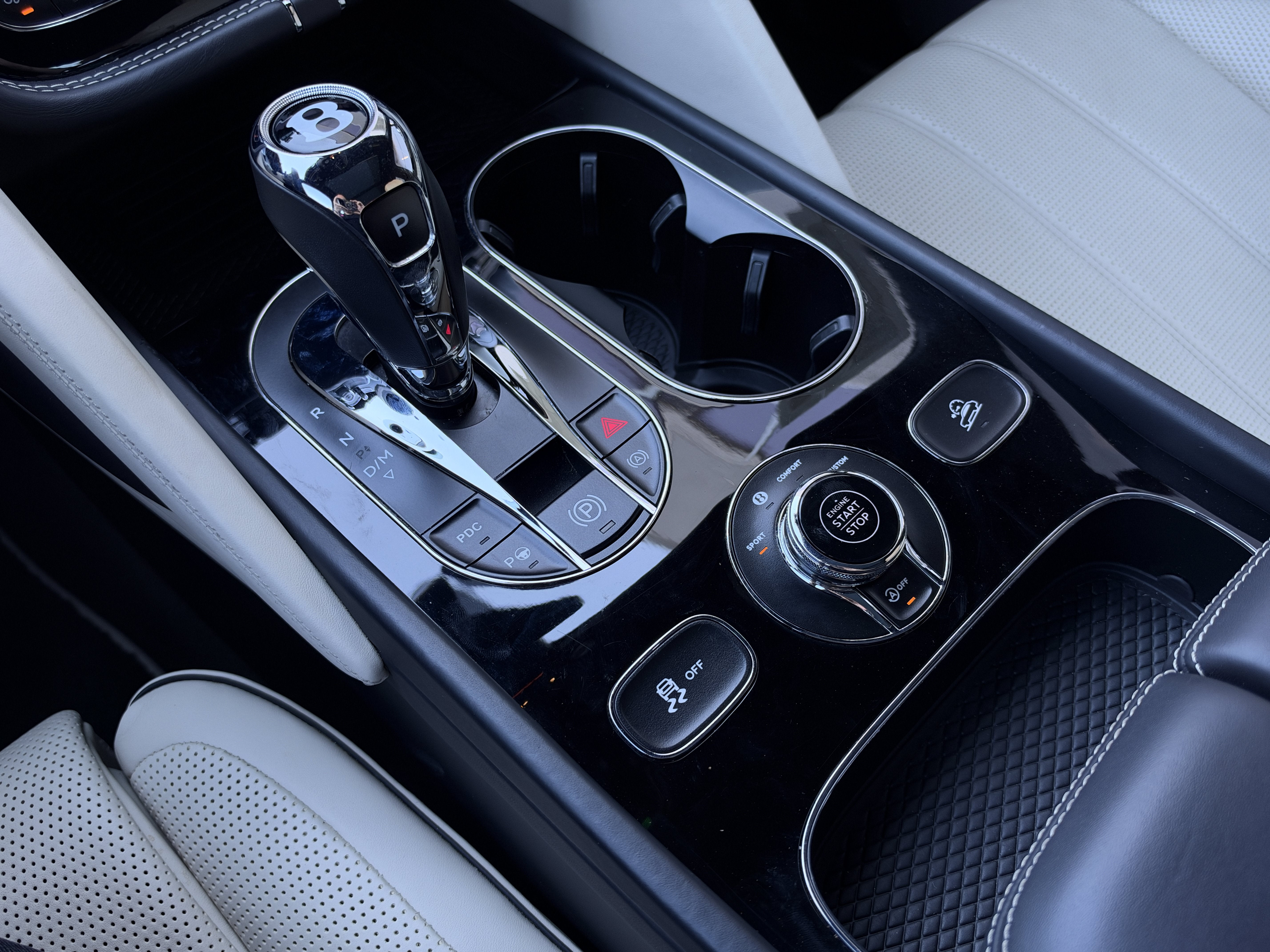 Used 2023 Beluga Bentley Azure image 27