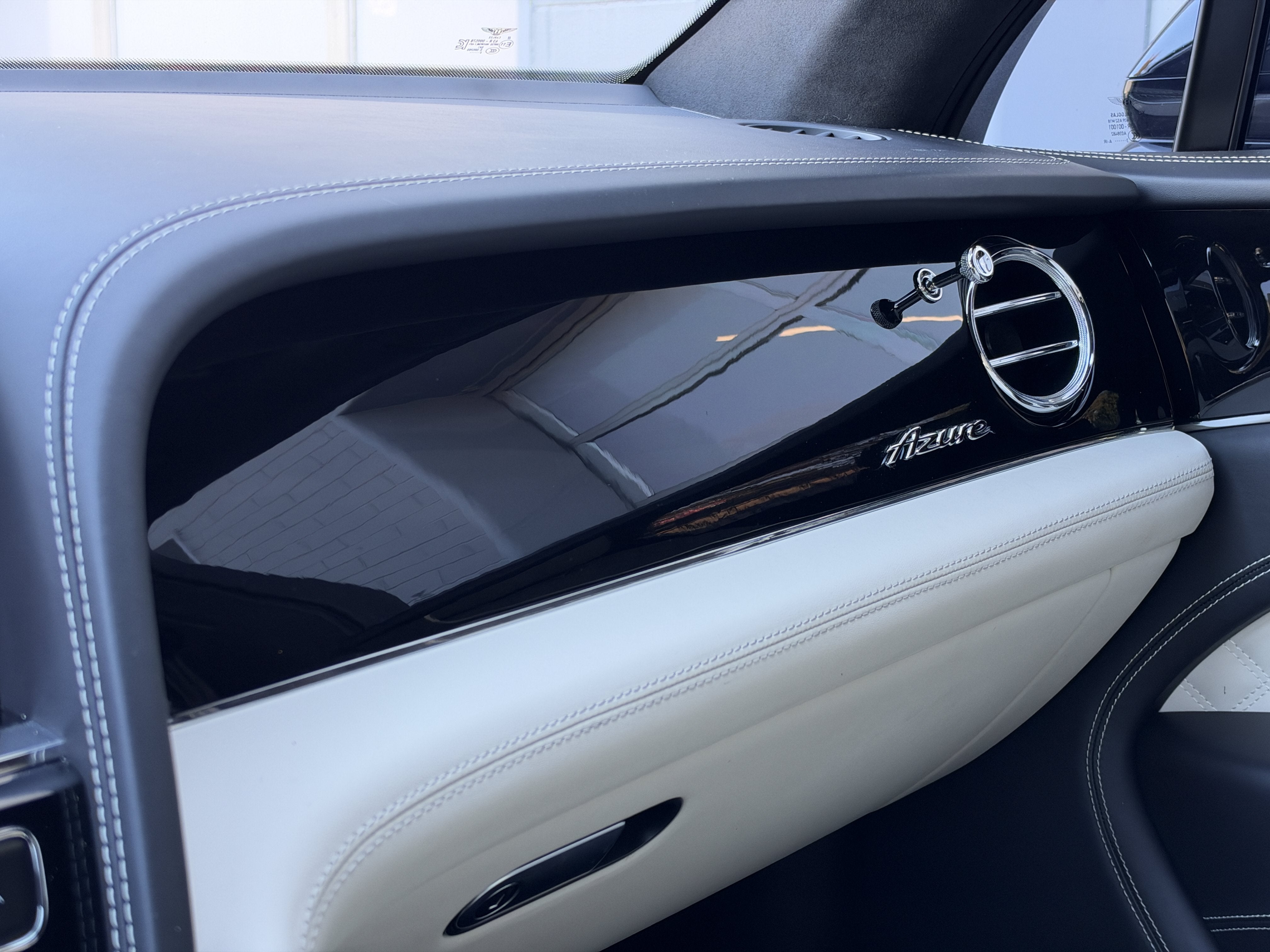 Used 2023 Beluga Bentley Azure image 28