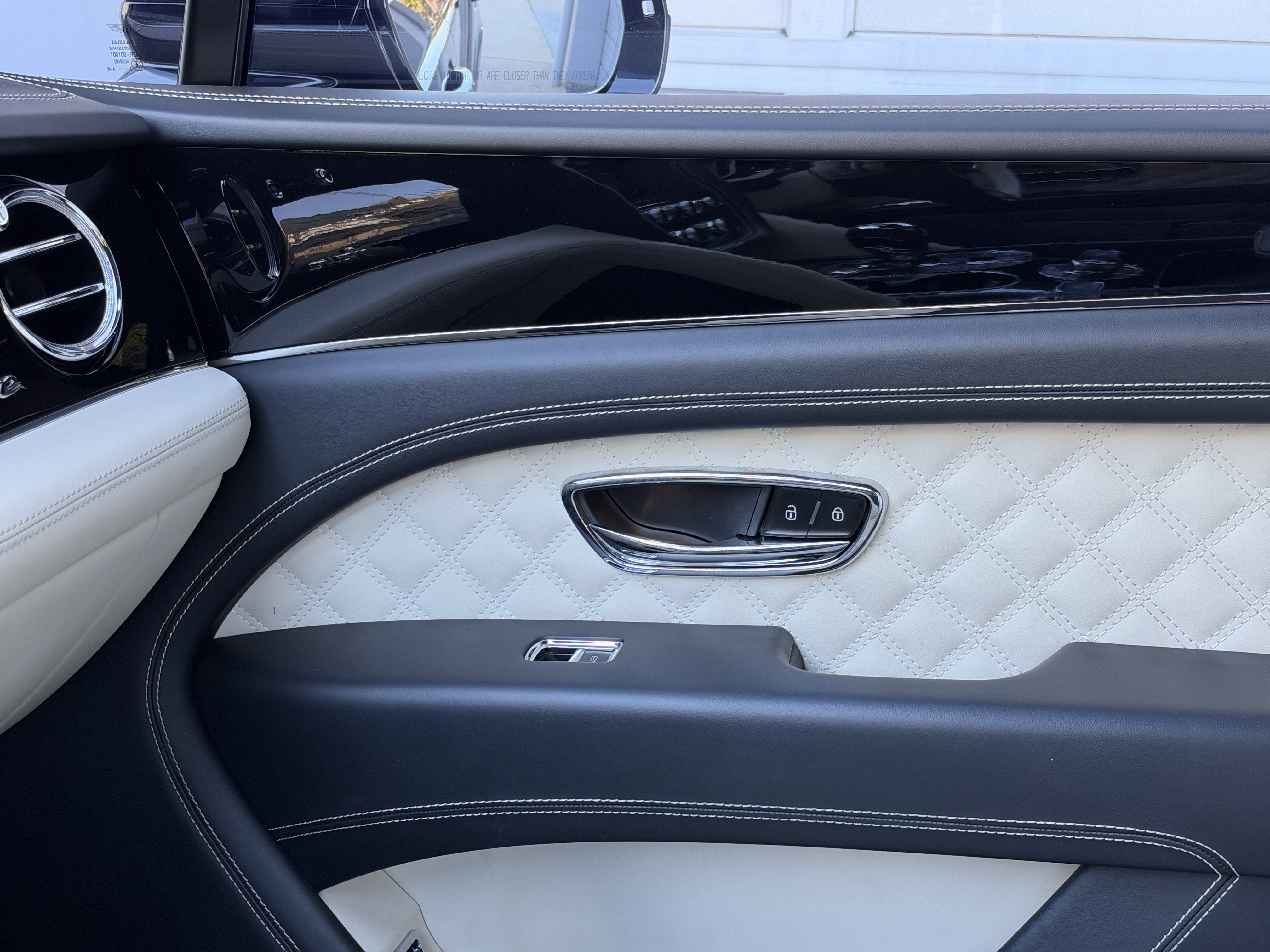 Used 2023 Beluga Bentley Azure image 29