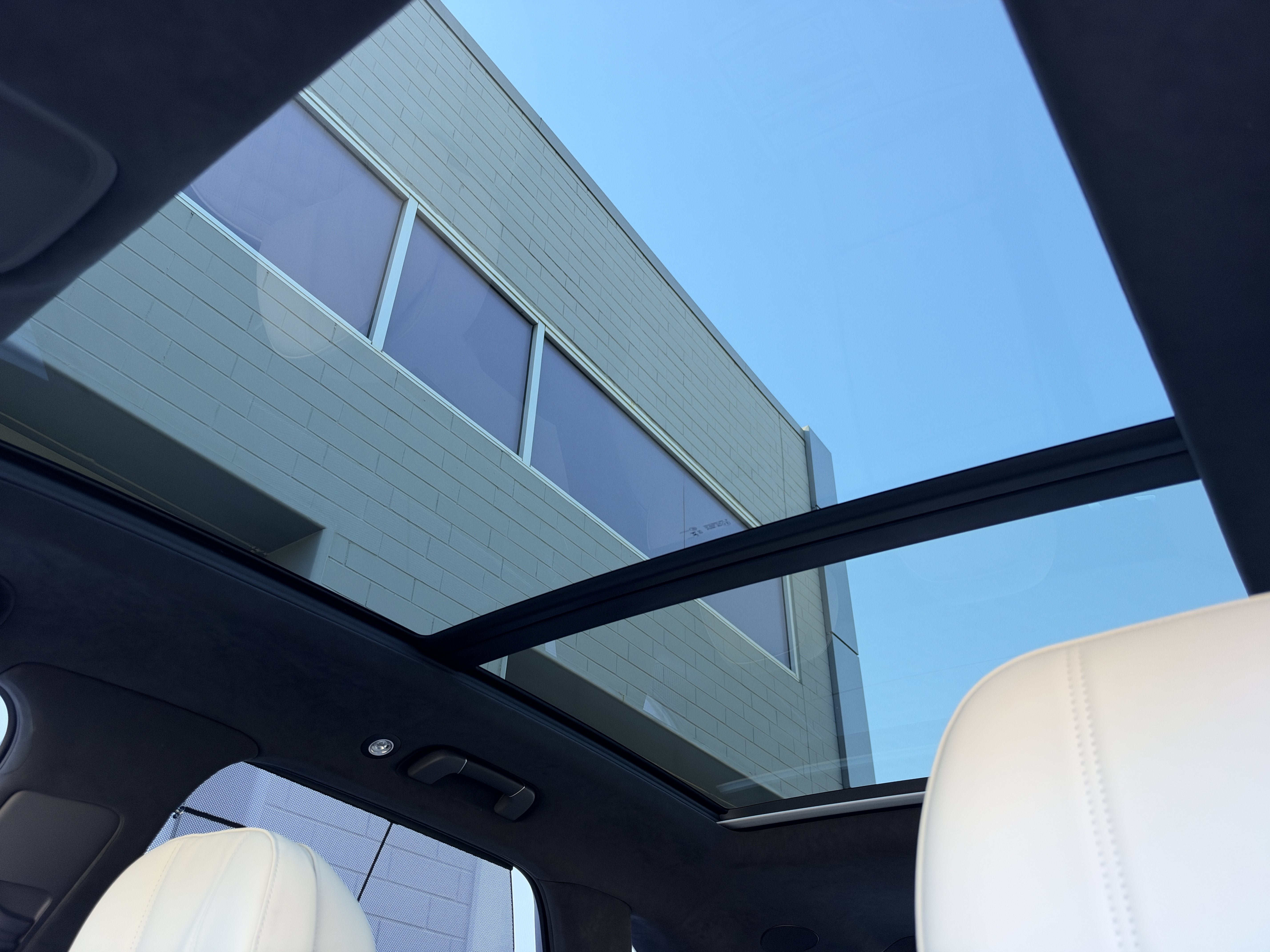 Used 2023 Beluga Bentley Azure image 32