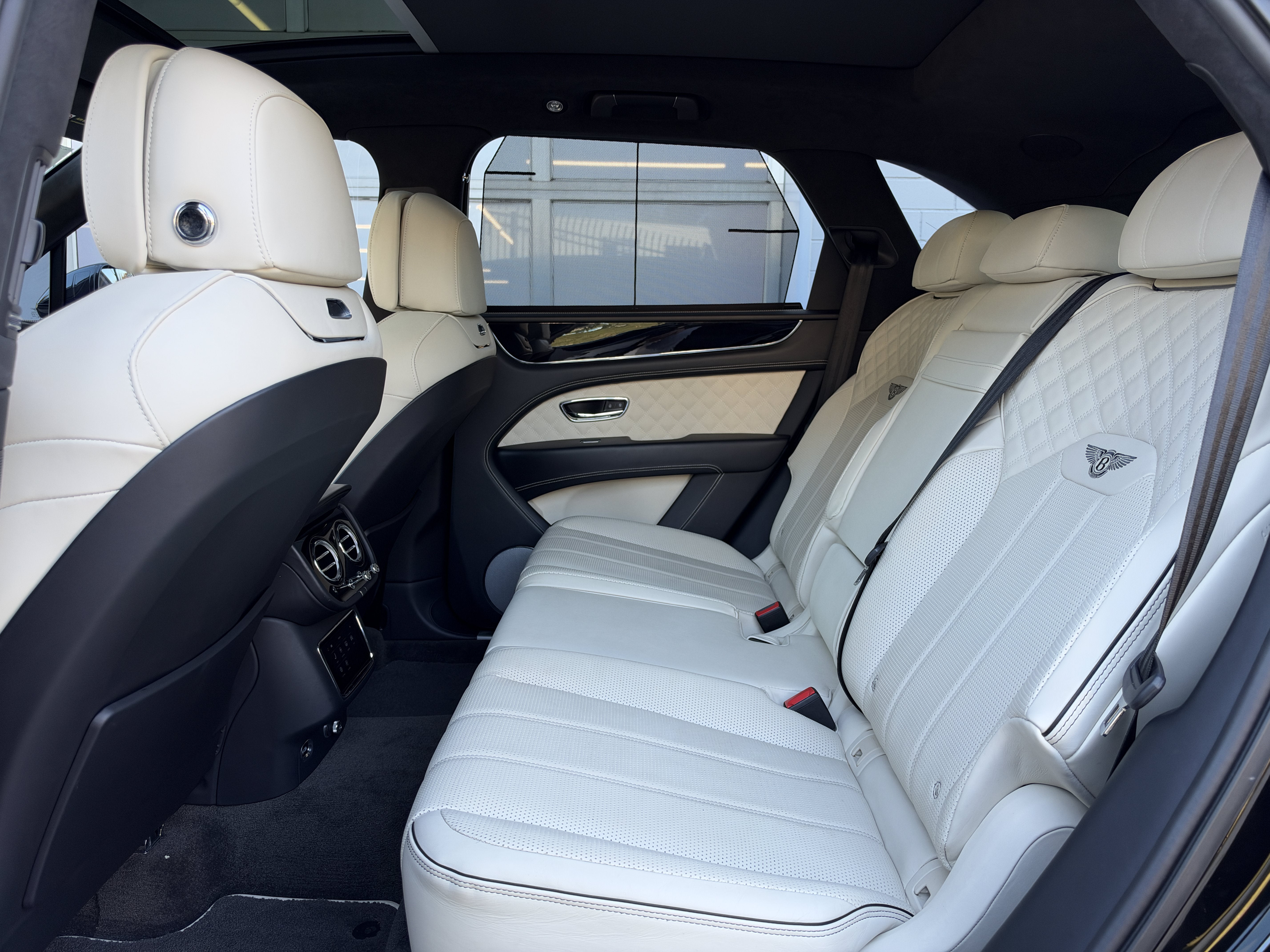 Used 2023 Beluga Bentley Azure image 33