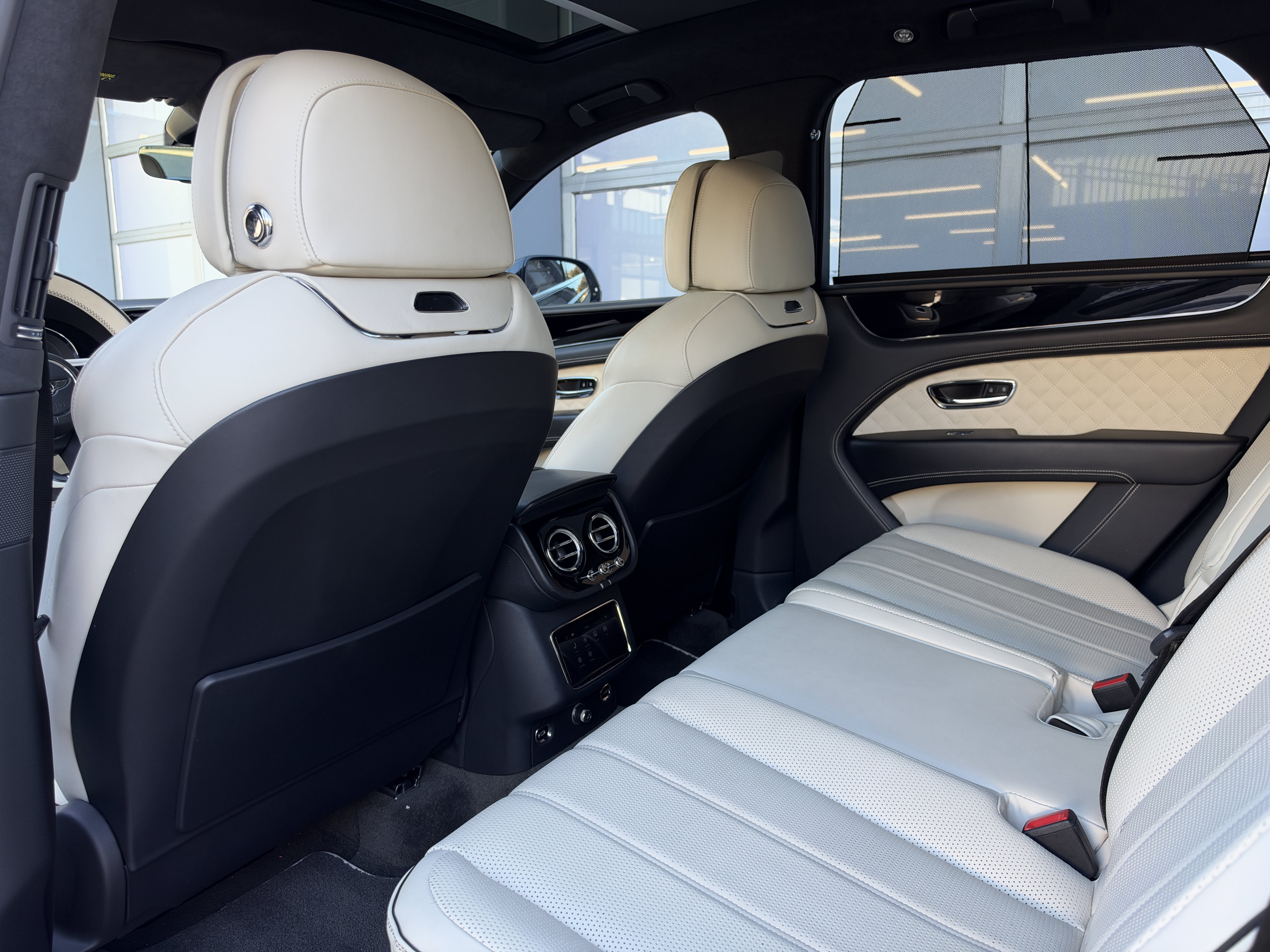 Used 2023 Beluga Bentley Azure image 34