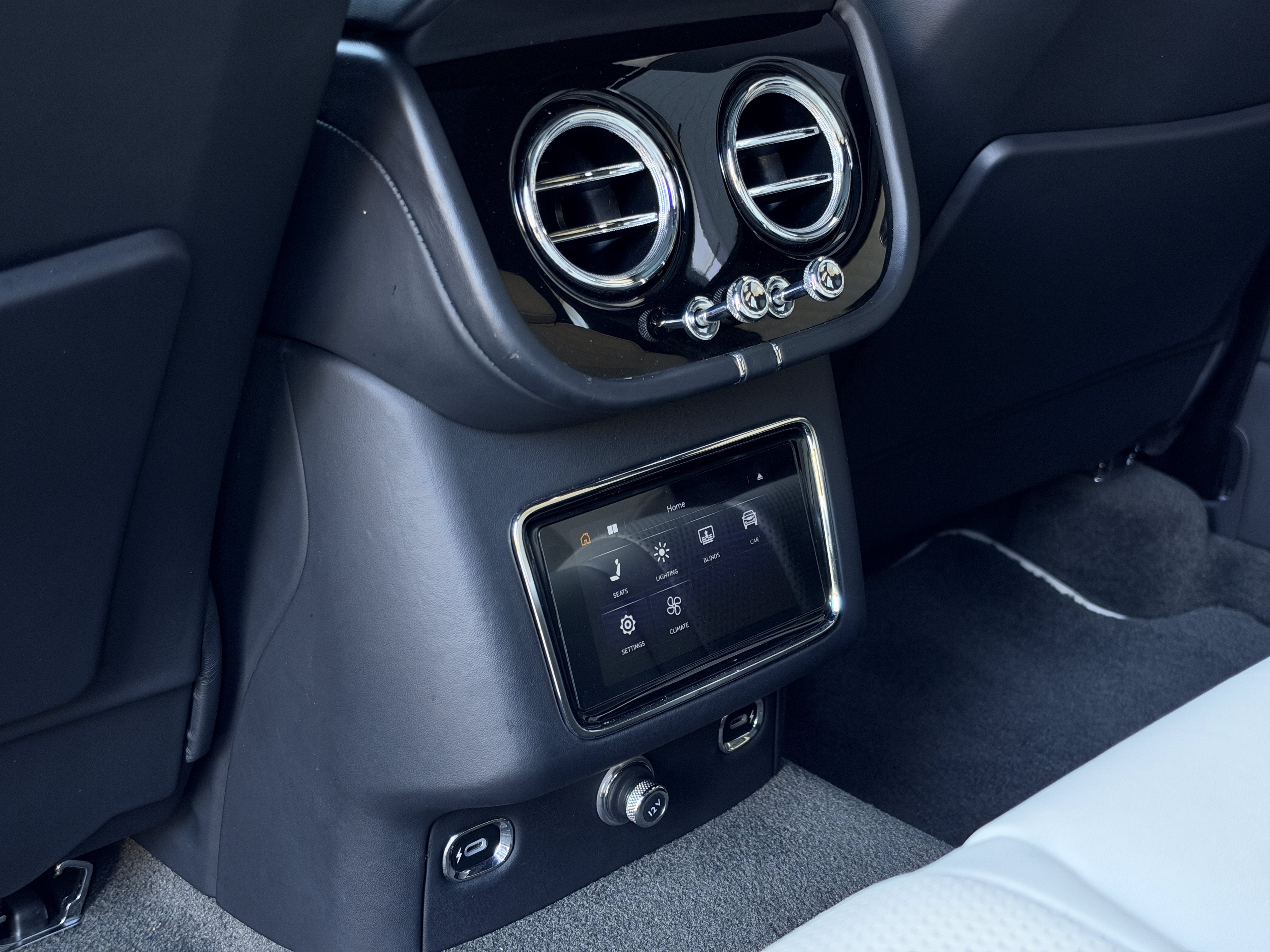 Used 2023 Beluga Bentley Azure image 35