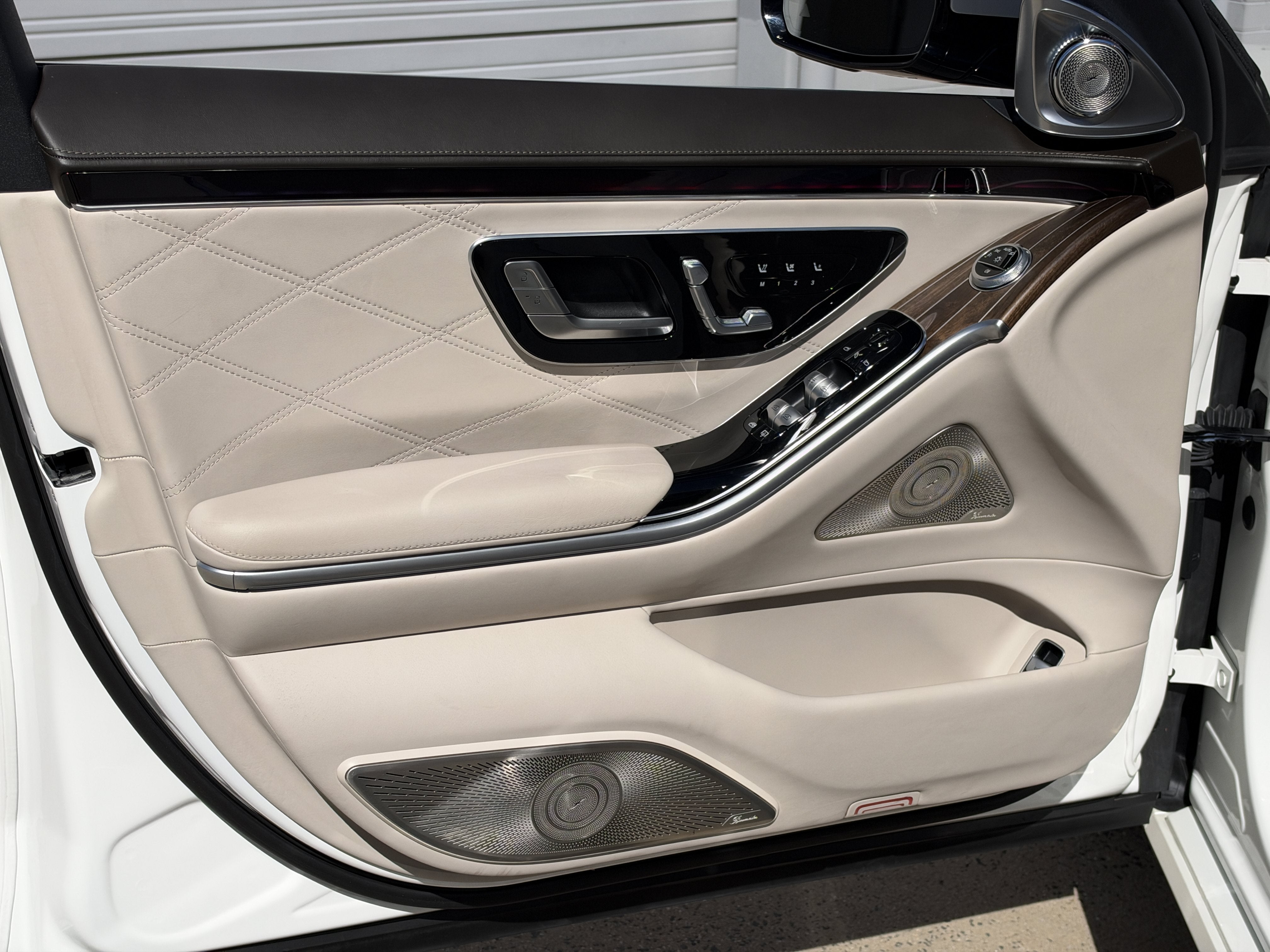 Used 2023 White Mercedes-Benz Maybach S 580 4MATIC® image 12
