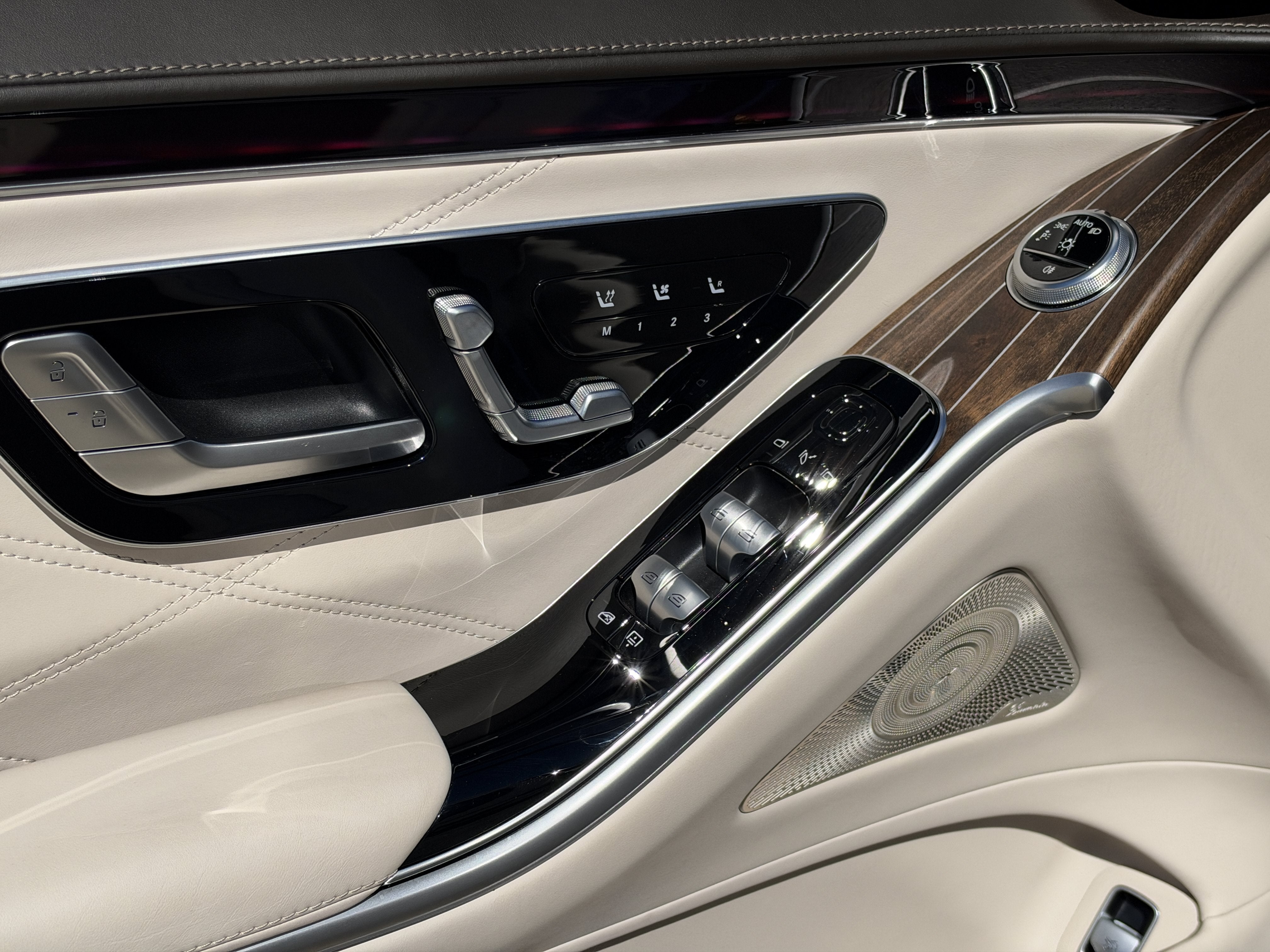 Used 2023 White Mercedes-Benz Maybach S 580 4MATIC® image 13