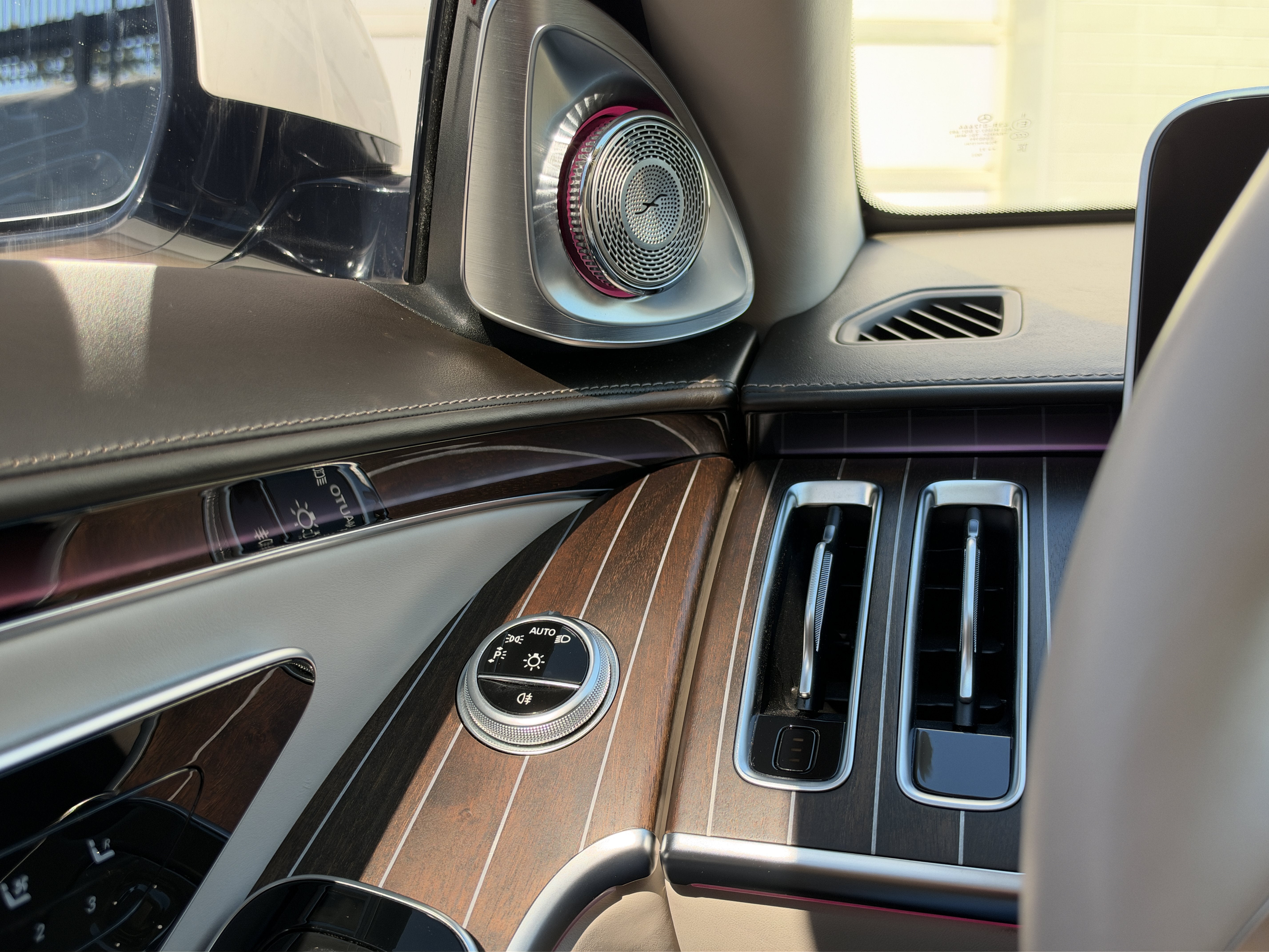 Used 2023 White Mercedes-Benz Maybach S 580 4MATIC® image 17