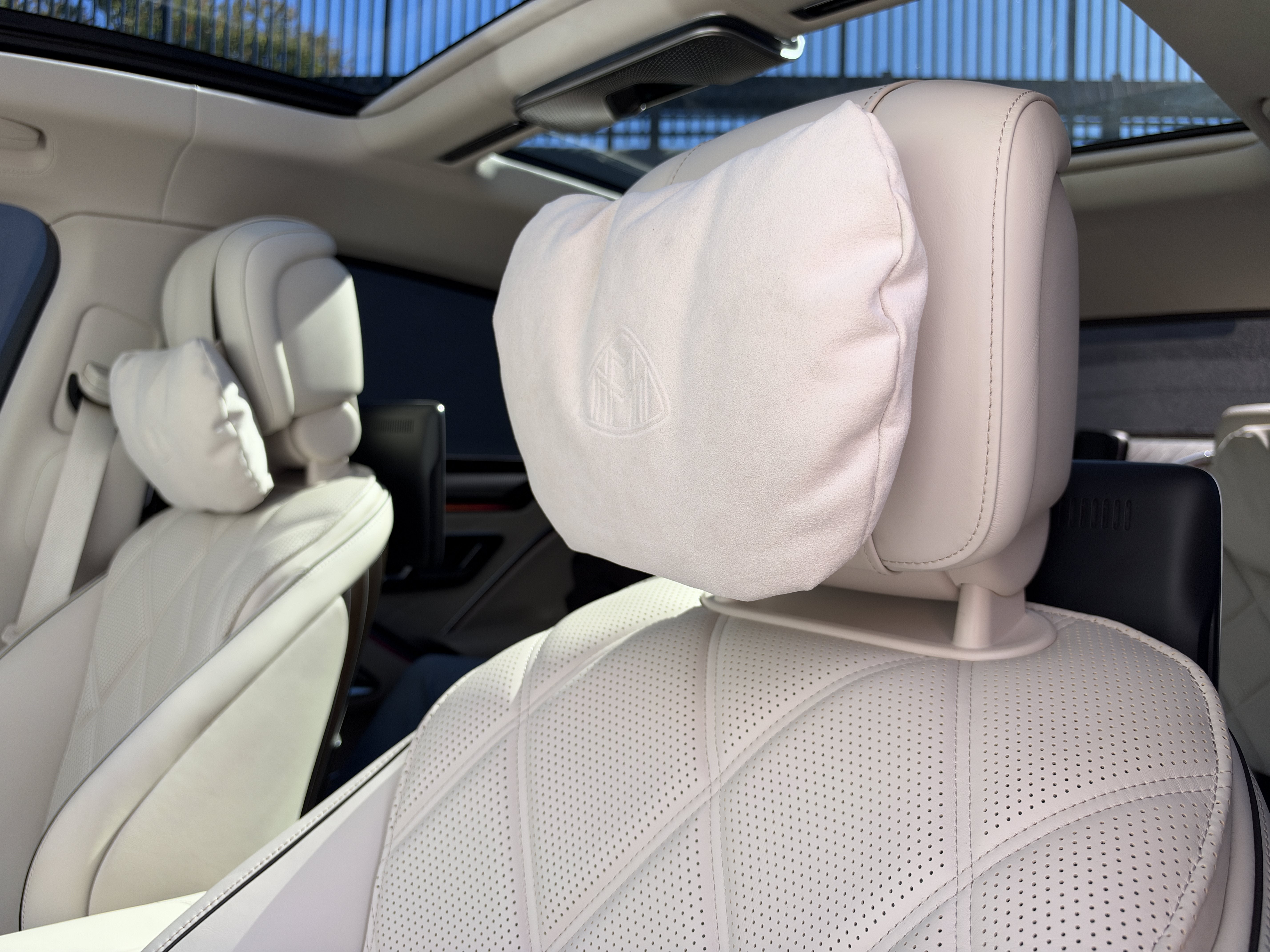 Used 2023 White Mercedes-Benz Maybach S 580 4MATIC® image 31