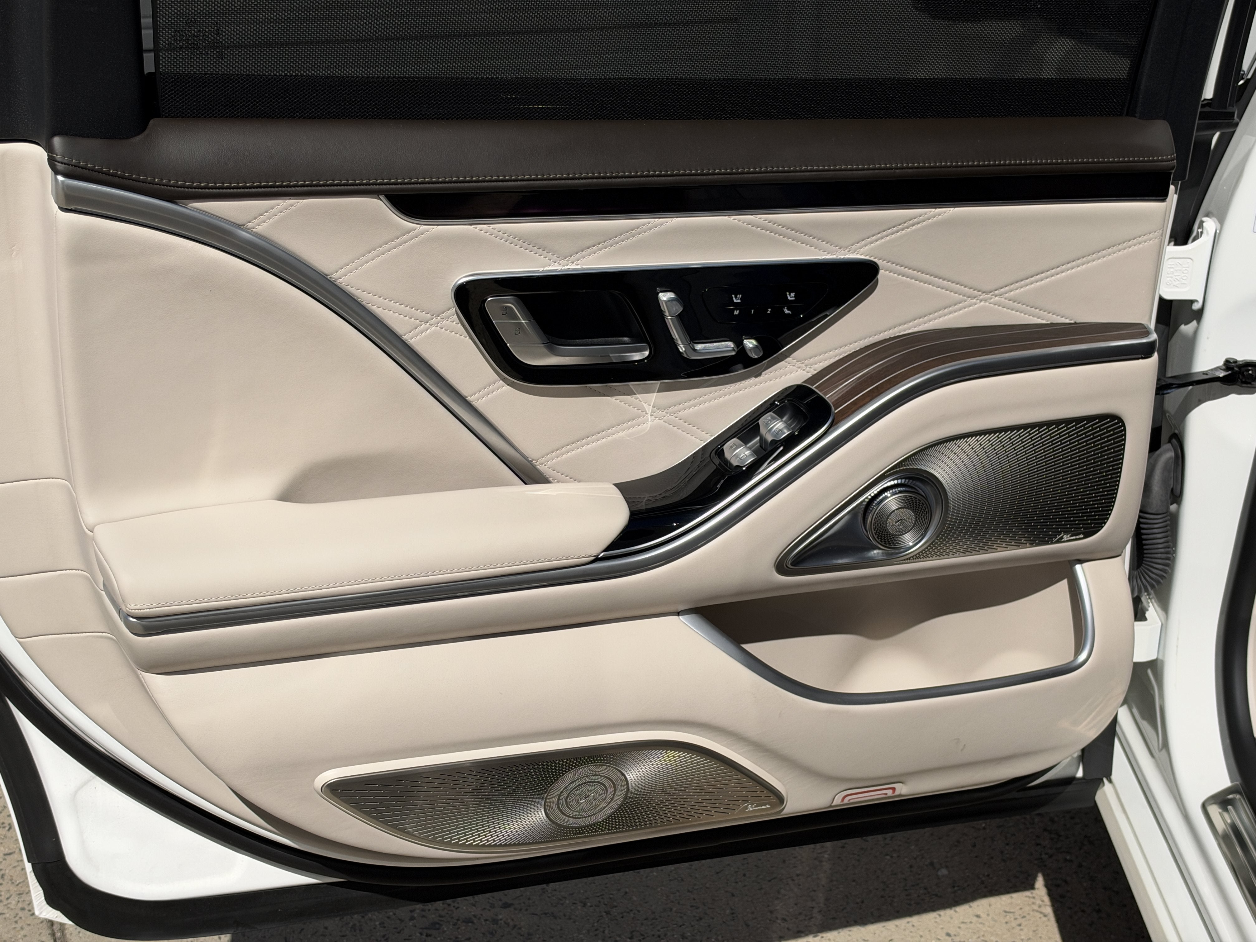 Used 2023 White Mercedes-Benz Maybach S 580 4MATIC® image 33