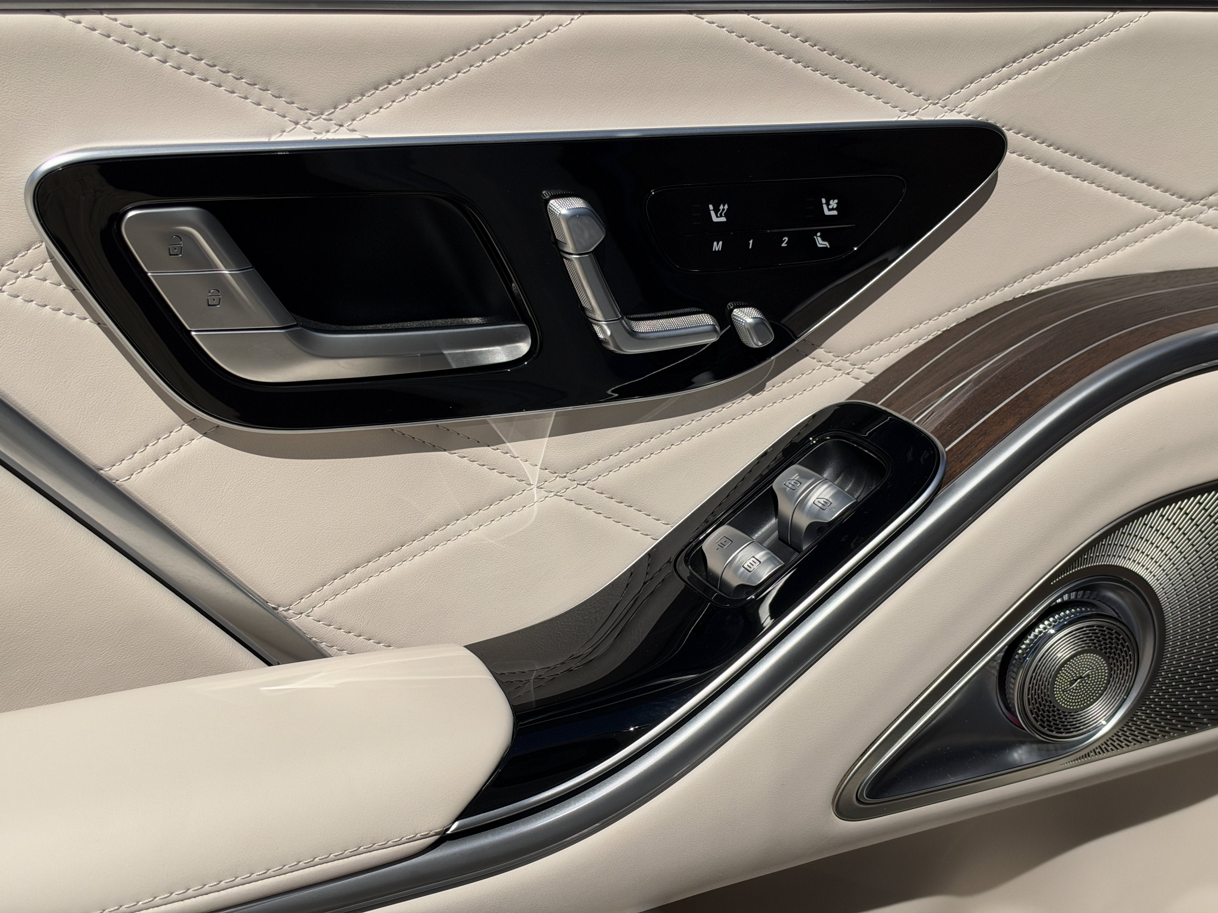 Used 2023 White Mercedes-Benz Maybach S 580 4MATIC® image 34