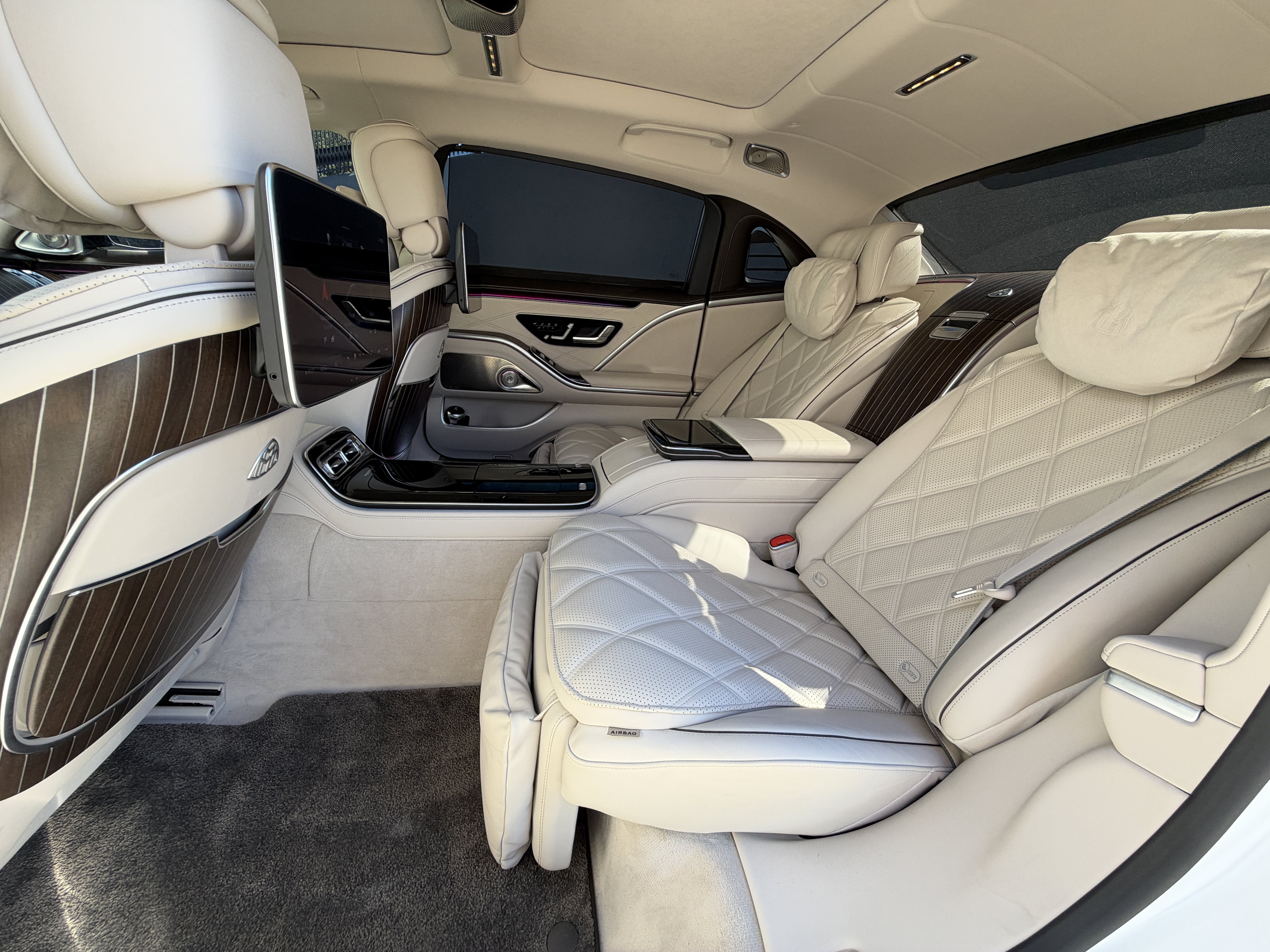 Used 2023 White Mercedes-Benz Maybach S 580 4MATIC® image 36