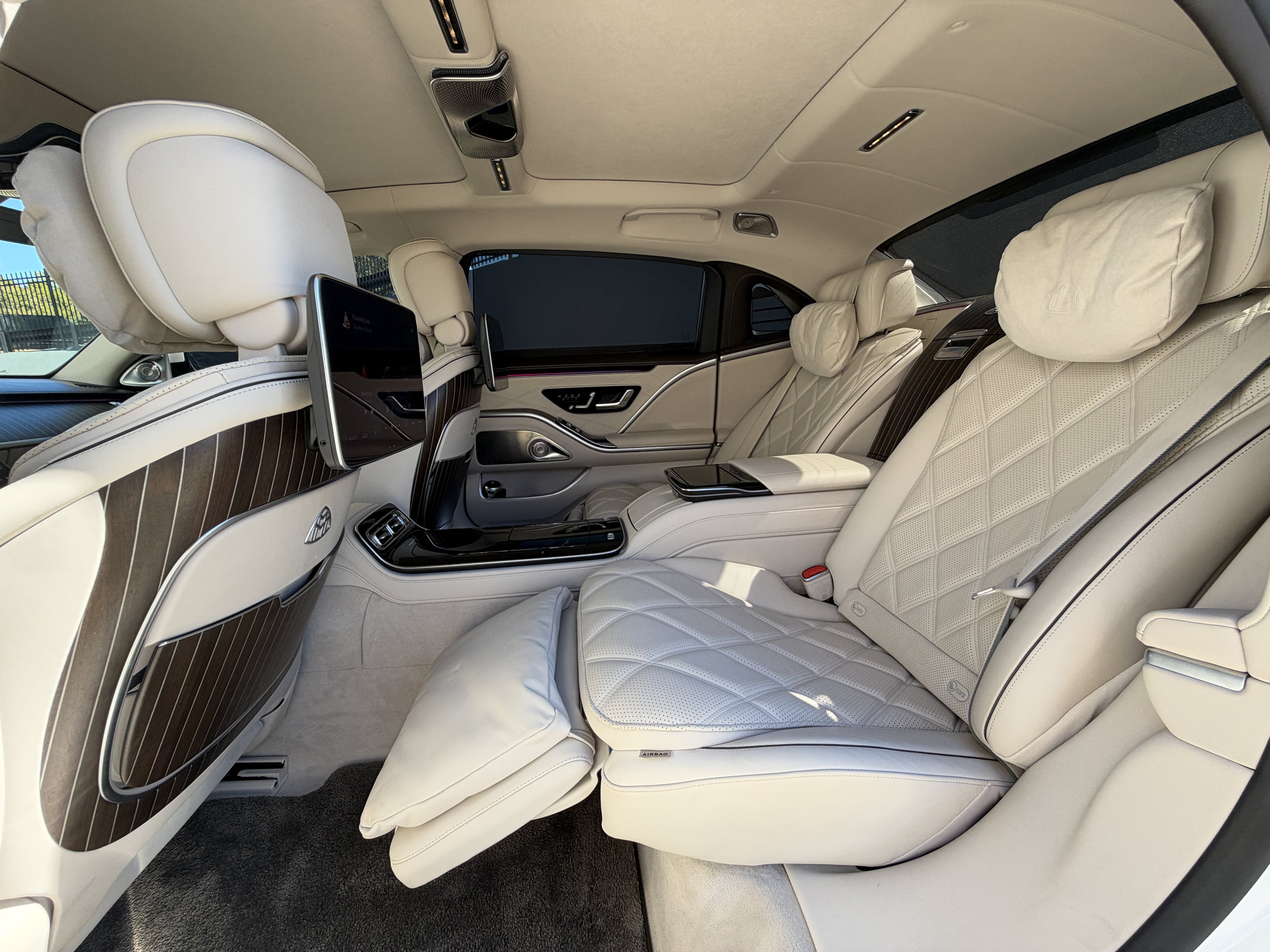 Used 2023 White Mercedes-Benz Maybach S 580 4MATIC® image 37