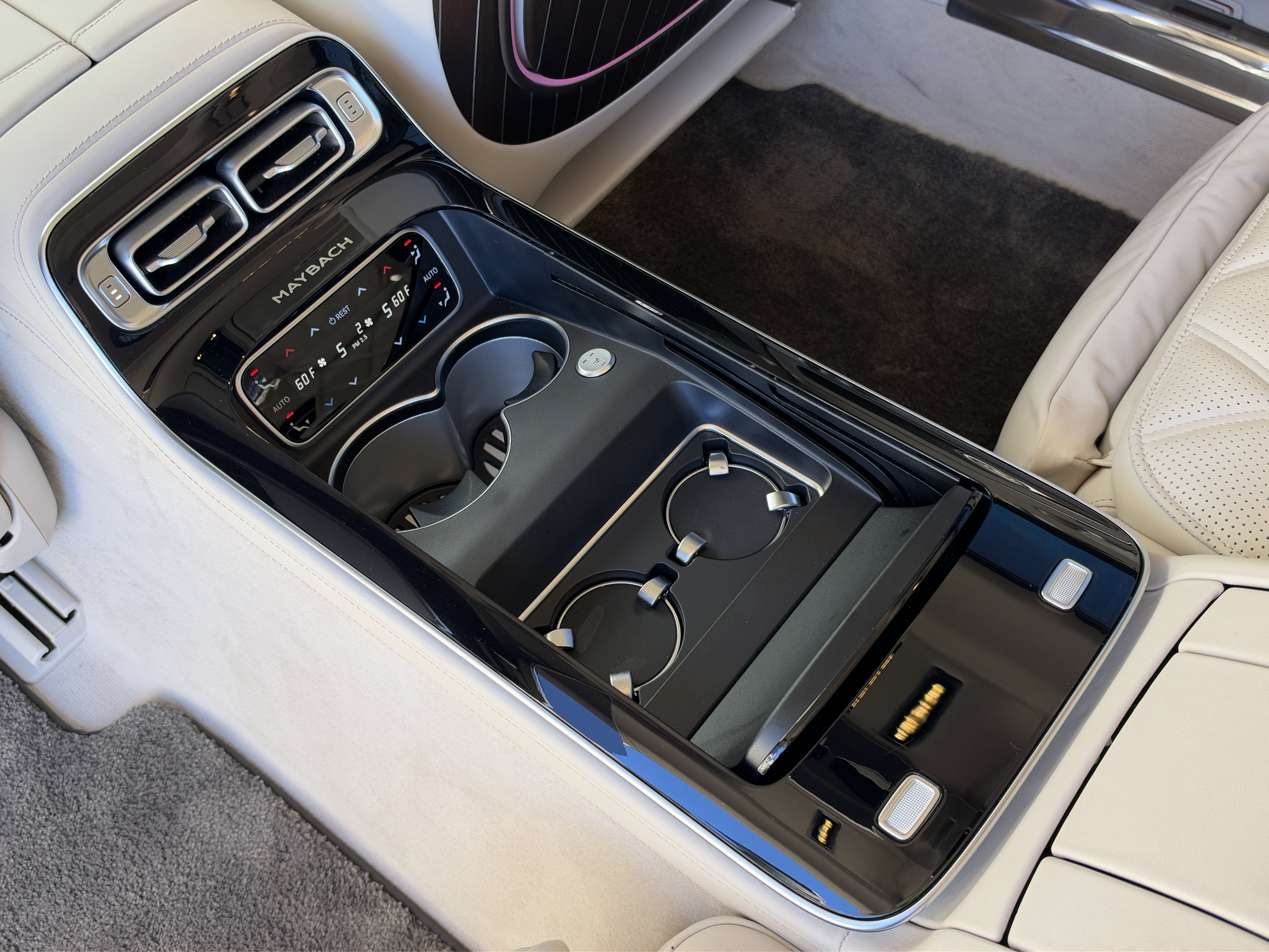 Used 2023 White Mercedes-Benz Maybach S 580 4MATIC® image 39
