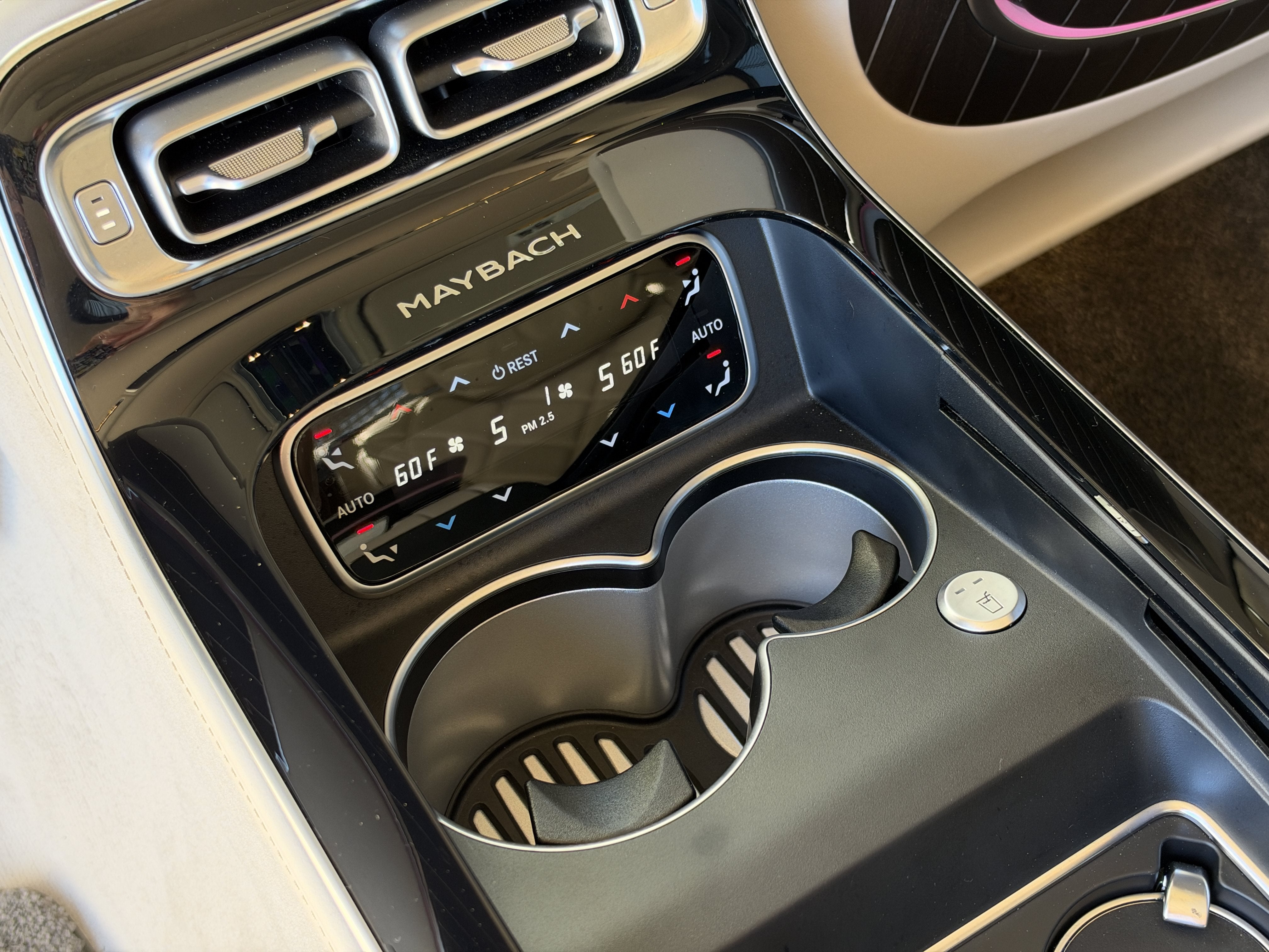 Used 2023 White Mercedes-Benz Maybach S 580 4MATIC® image 40