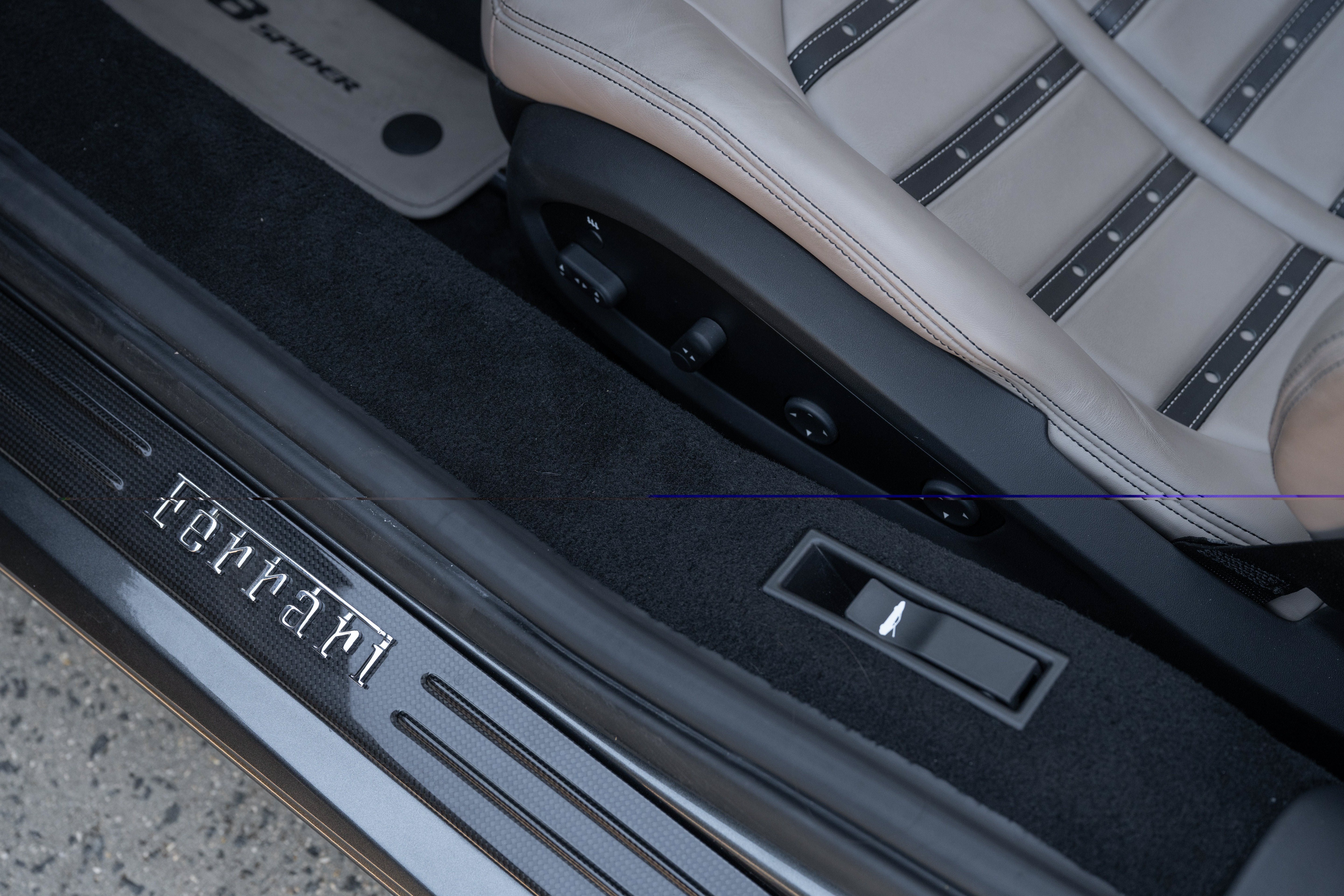 Used 2023 Grigio Silverstone Ferrari  image 32