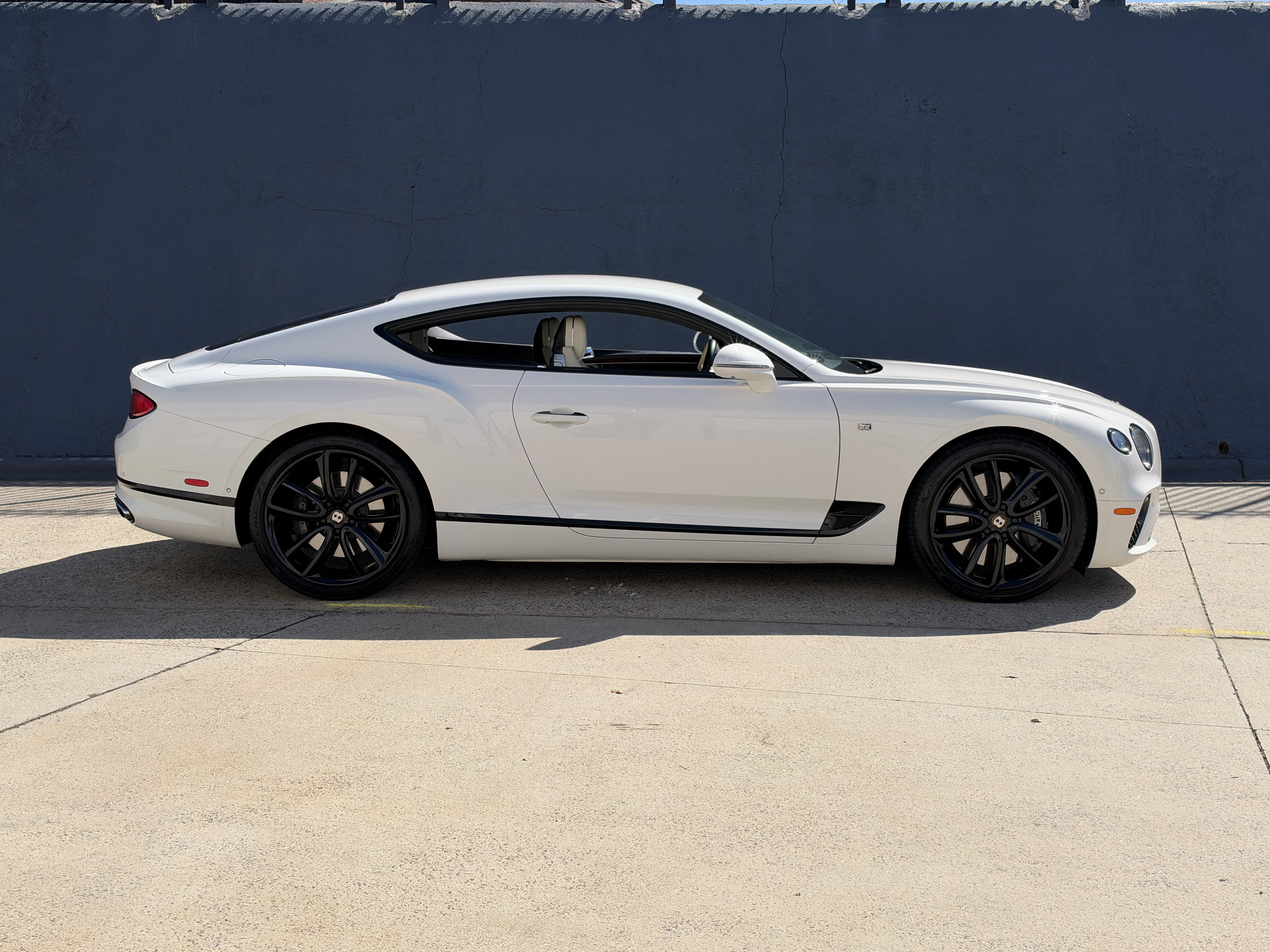 Used 2020 White Bentley V8 image 5