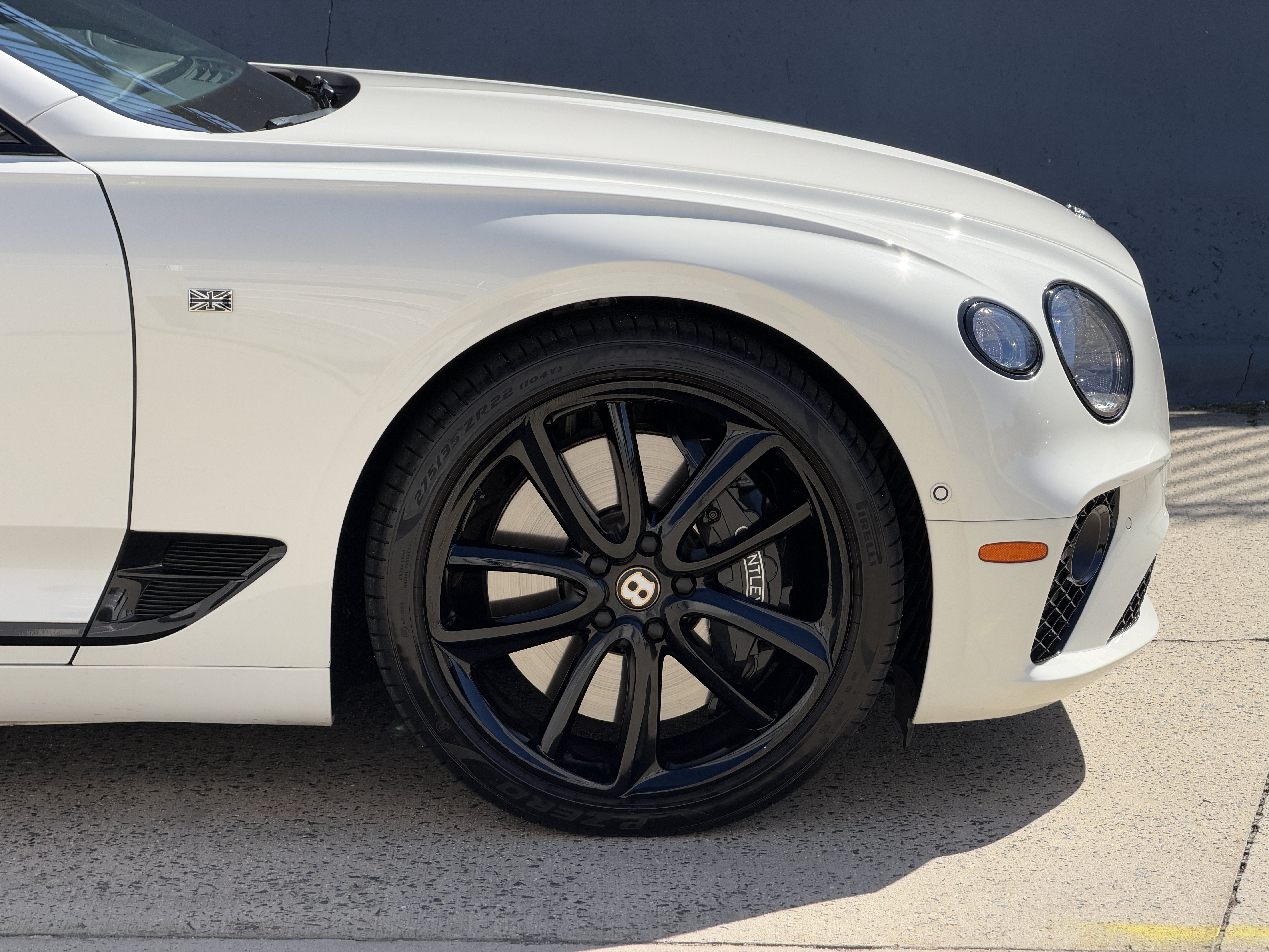 Used 2020 White Bentley V8 image 12