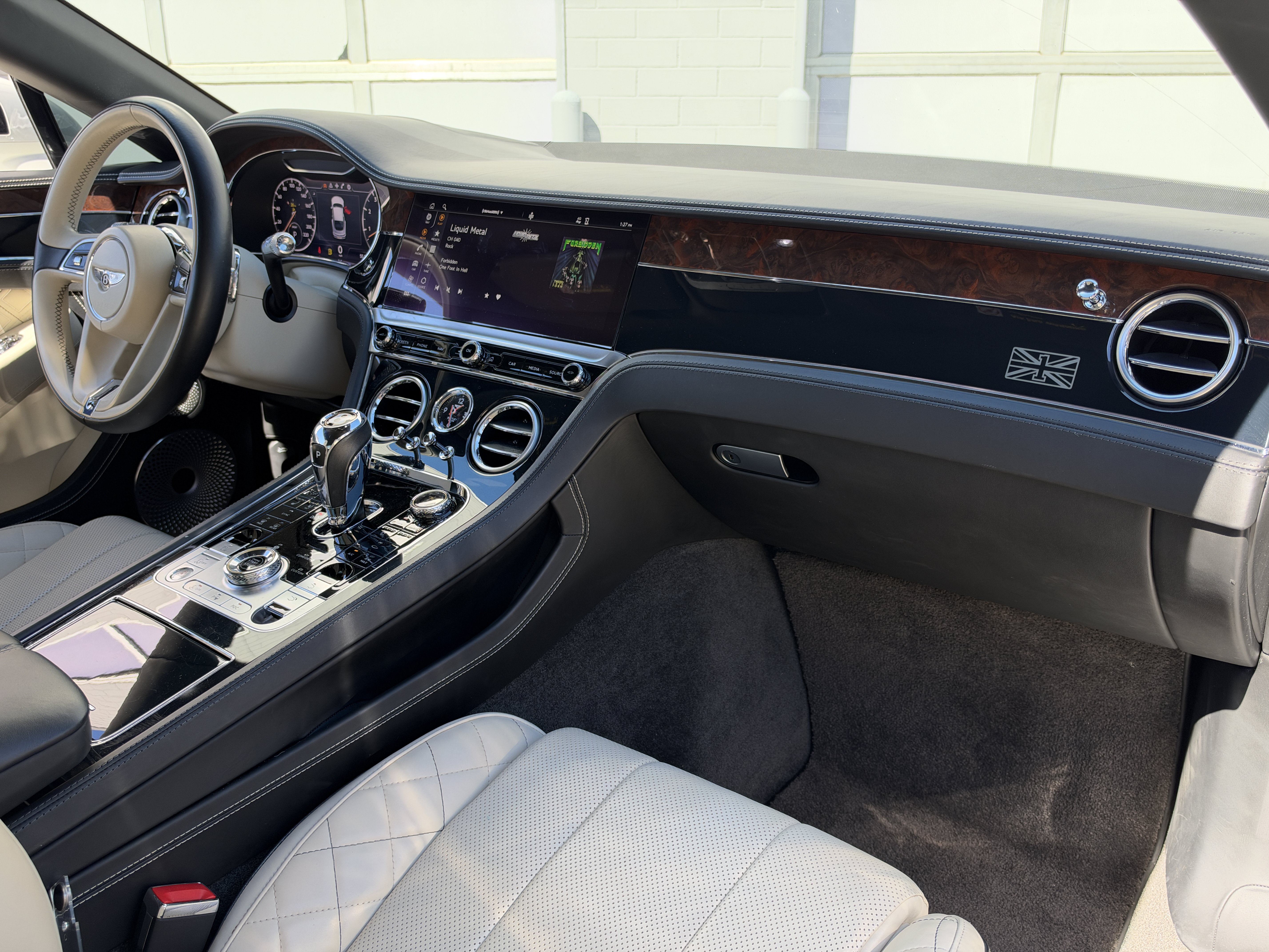 Used 2020 White Bentley V8 image 2