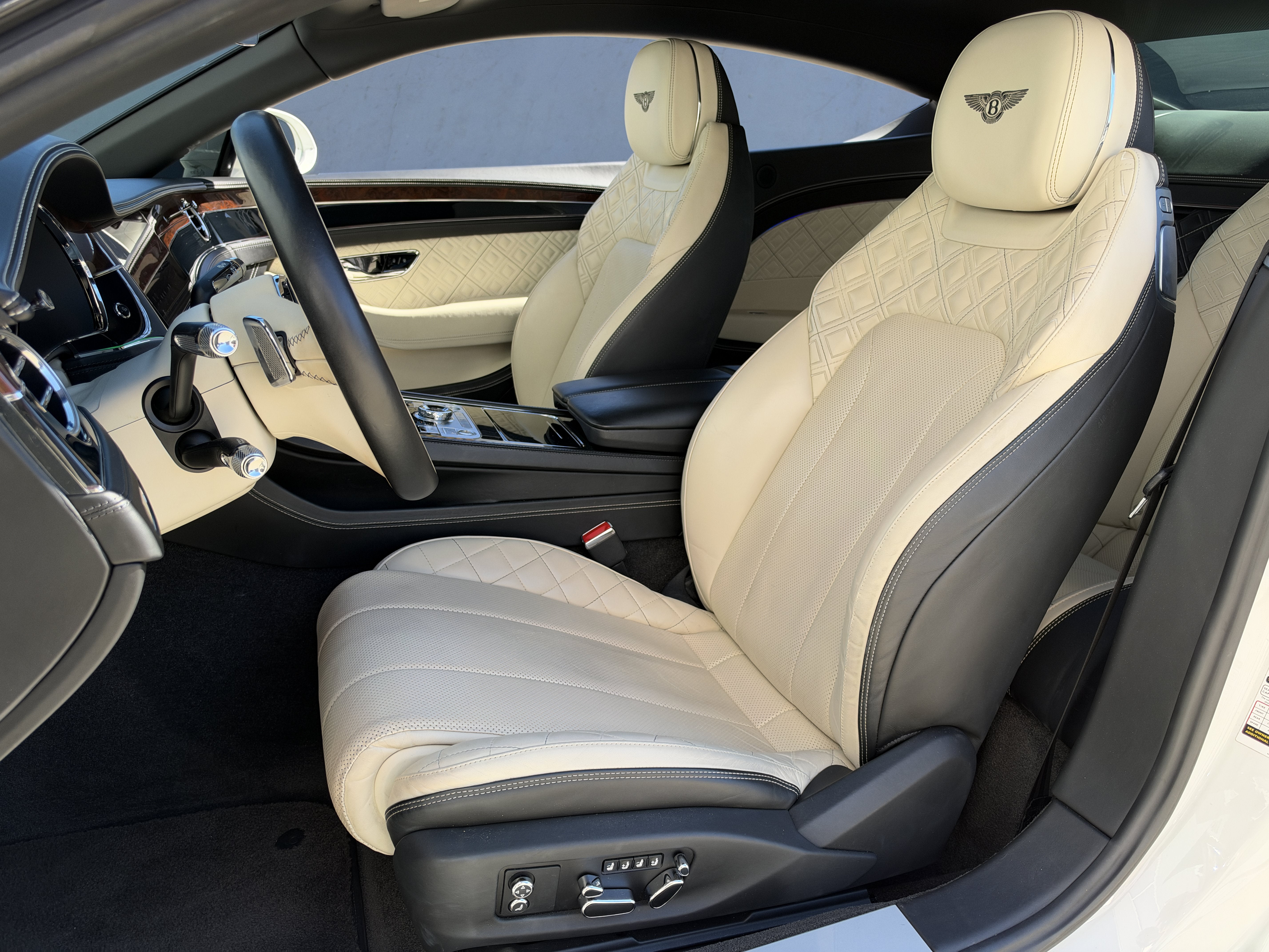 Used 2020 White Bentley V8 image 15