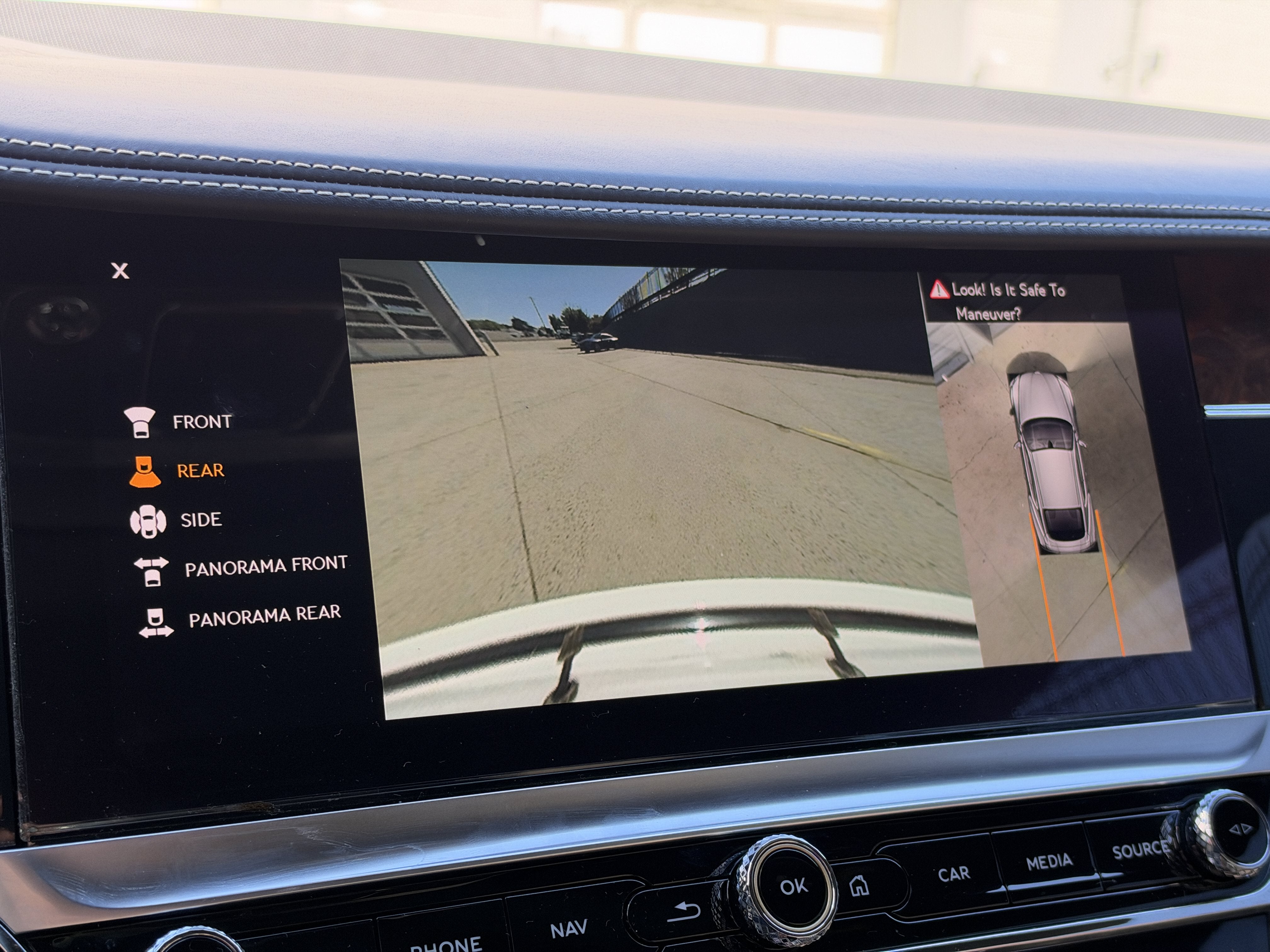 Used 2020 White Bentley V8 image 19