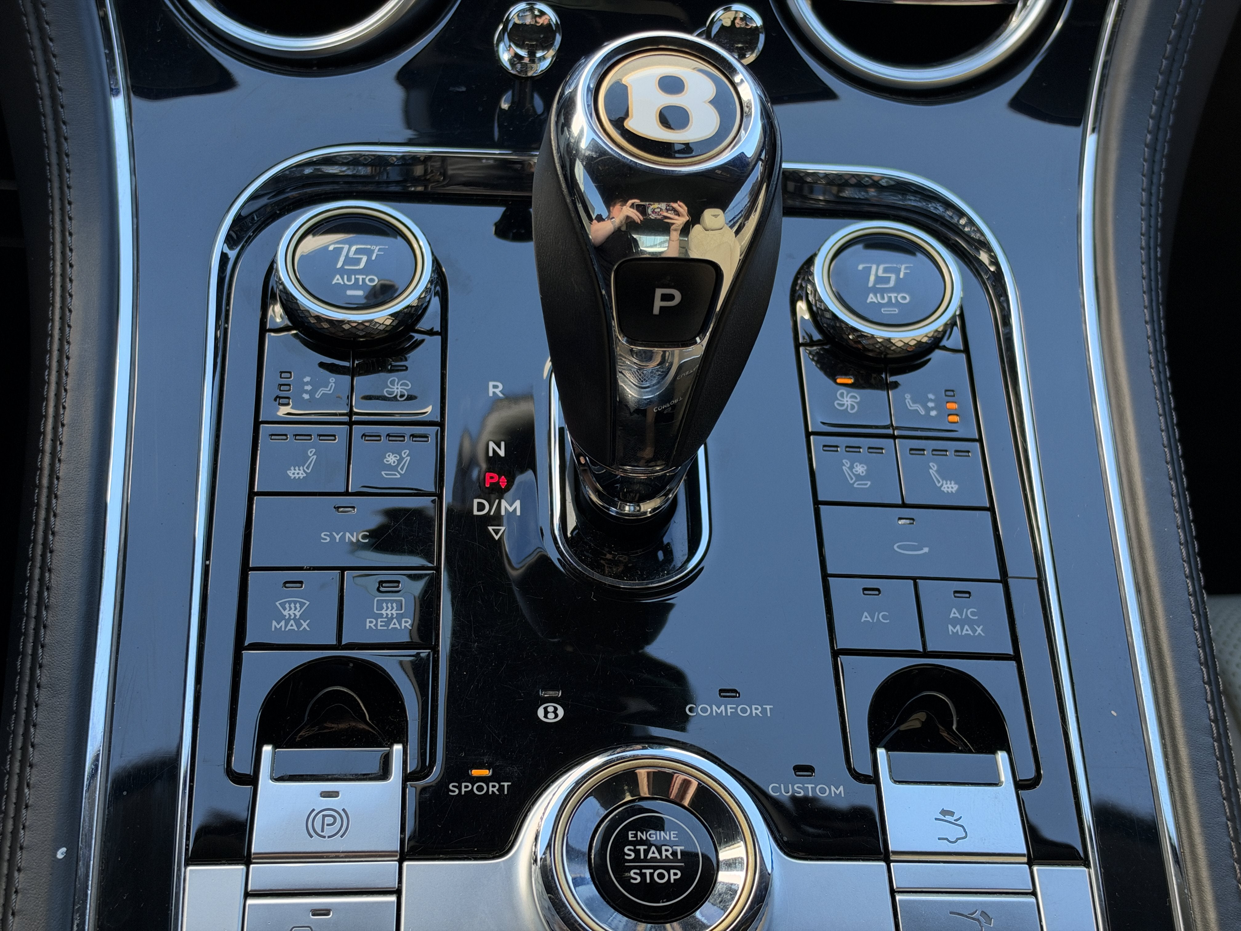 Used 2020 White Bentley V8 image 25