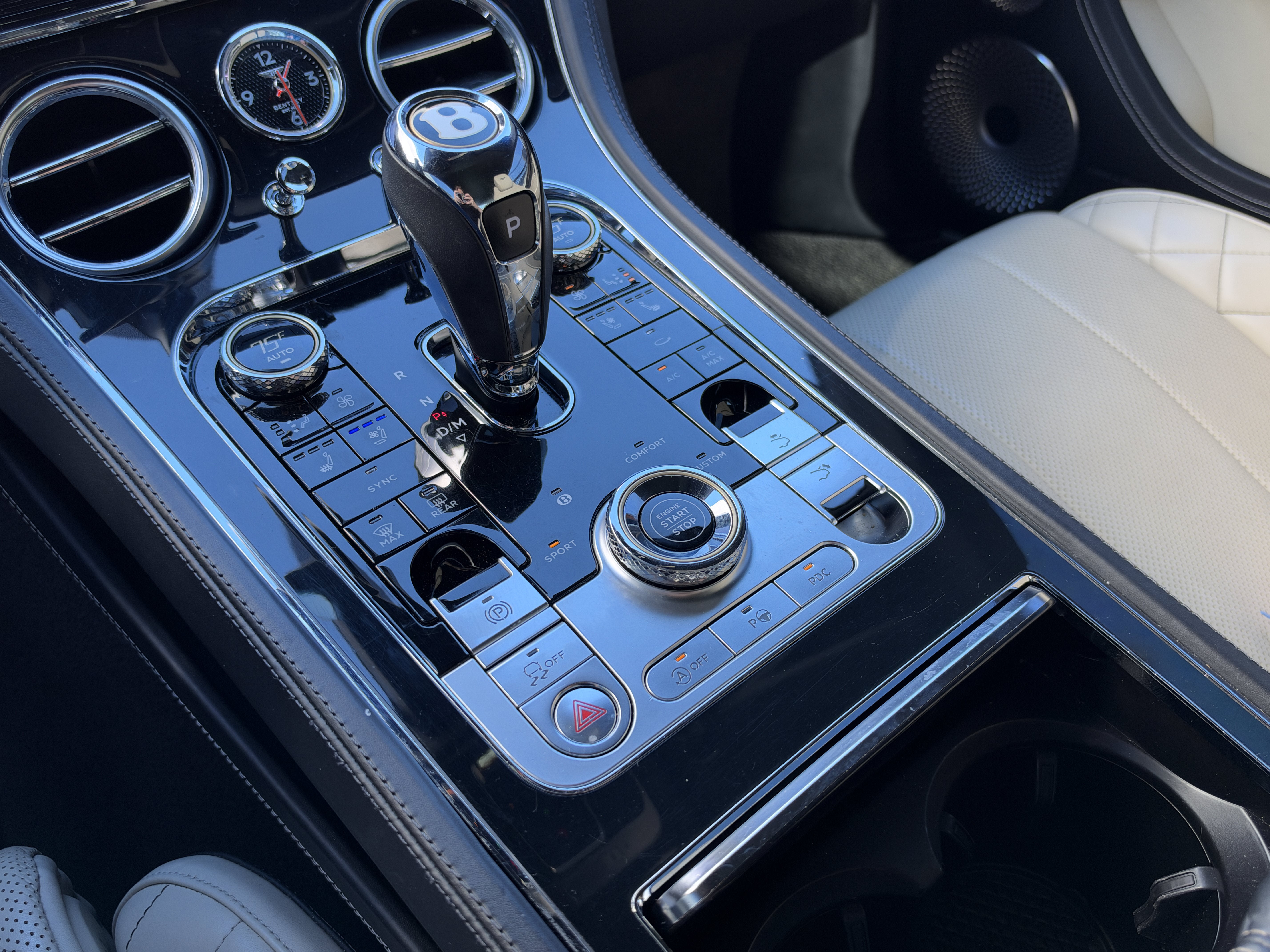 Used 2020 White Bentley V8 image 26