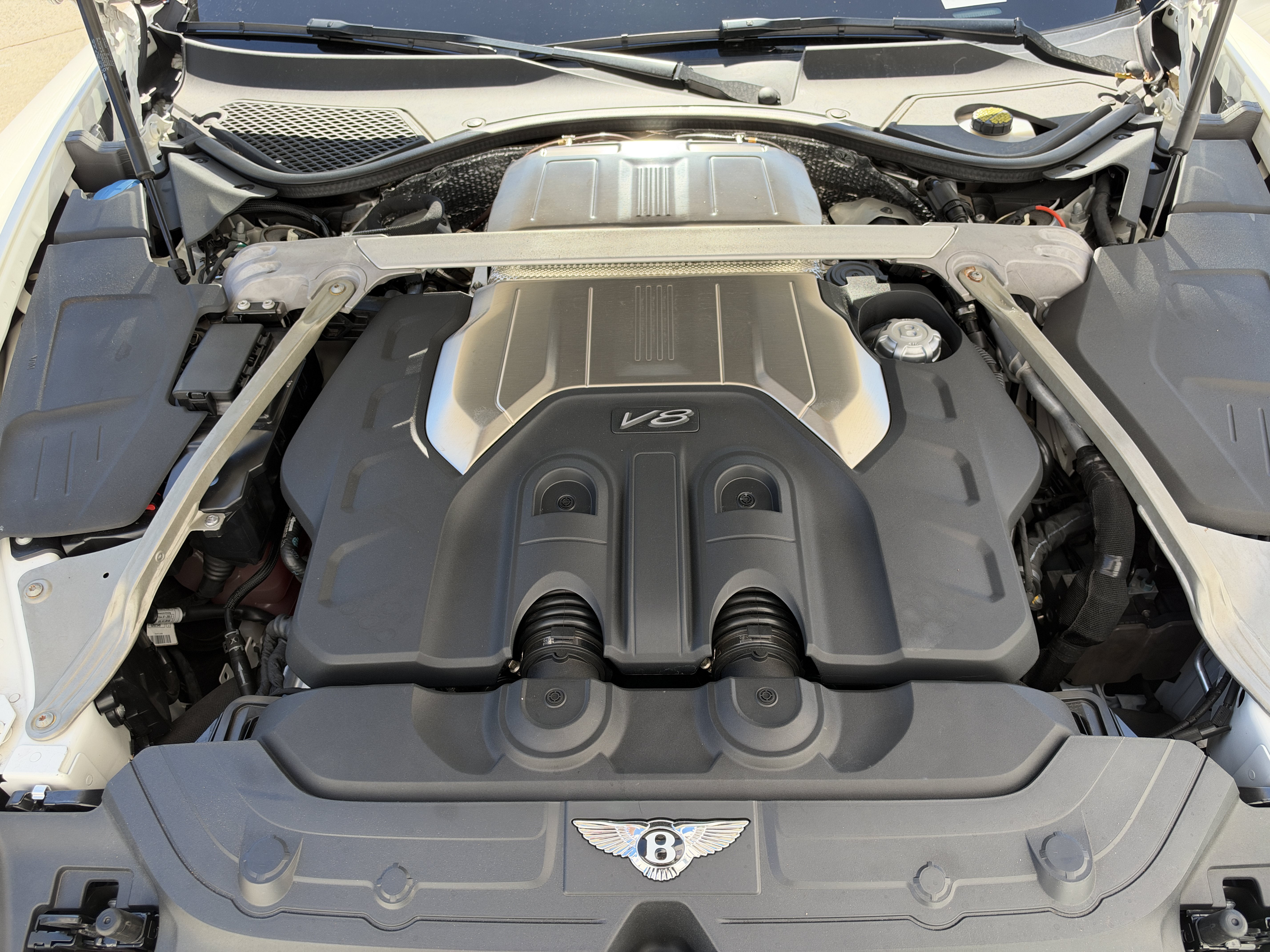 Used 2020 White Bentley V8 image 11