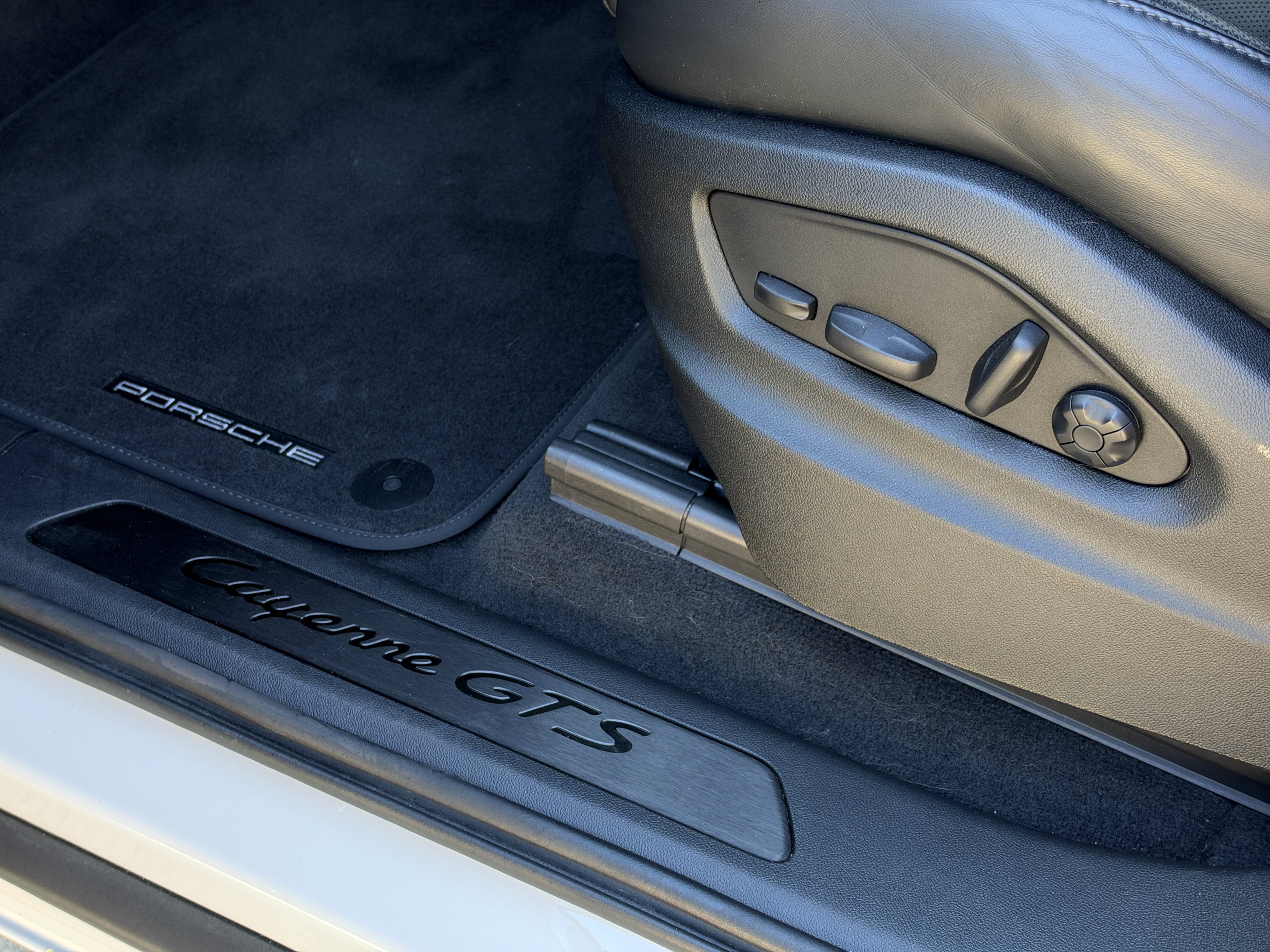 Used 2023 Chalk Porsche GTS image 17