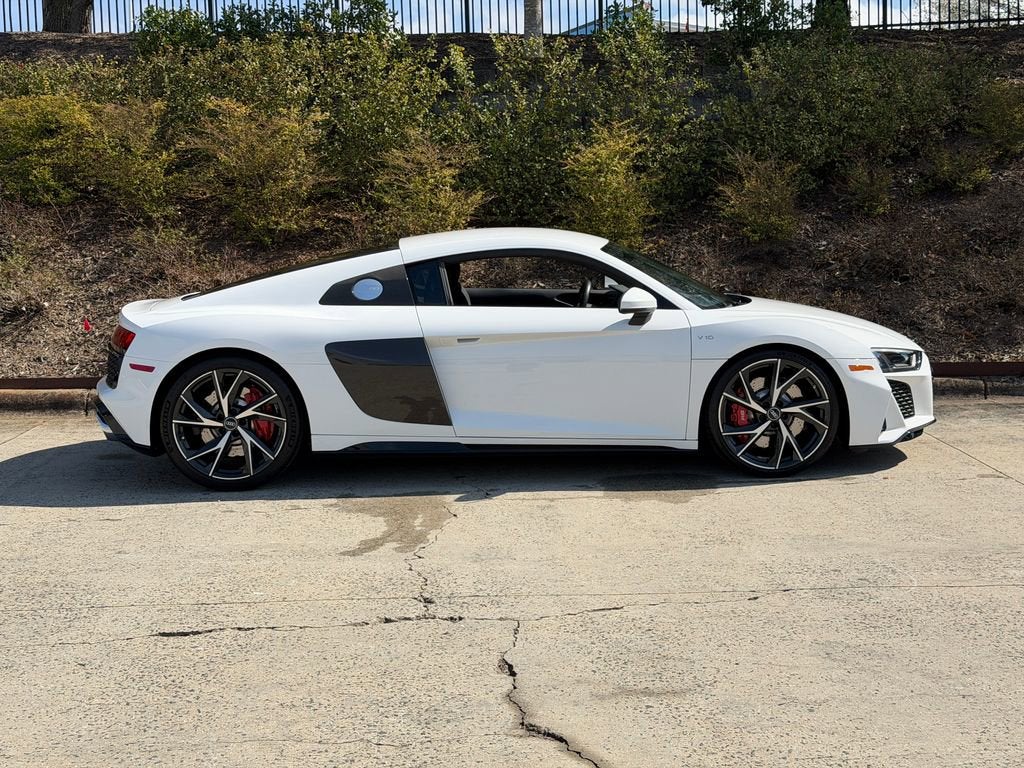V10 RWD