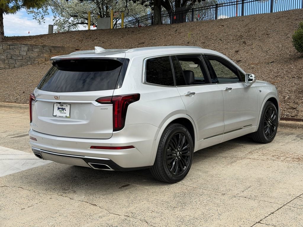 FWD 4dr Premium Luxury