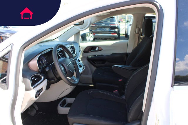 2024 Chrysler Voyager