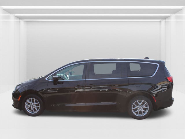 2024 Chrysler Voyager