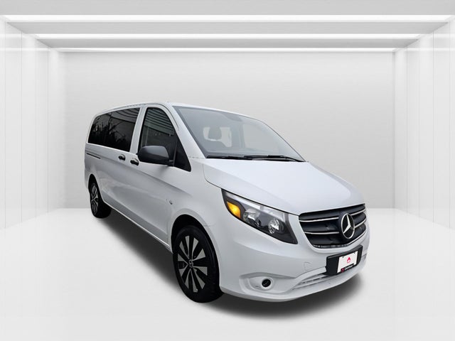 2022 Mercedes-Benz Metris Passenger Van