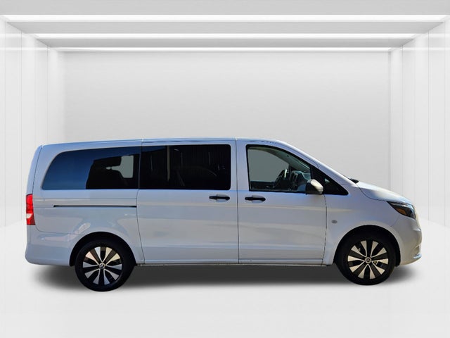 2022 Mercedes-Benz Metris Passenger Van